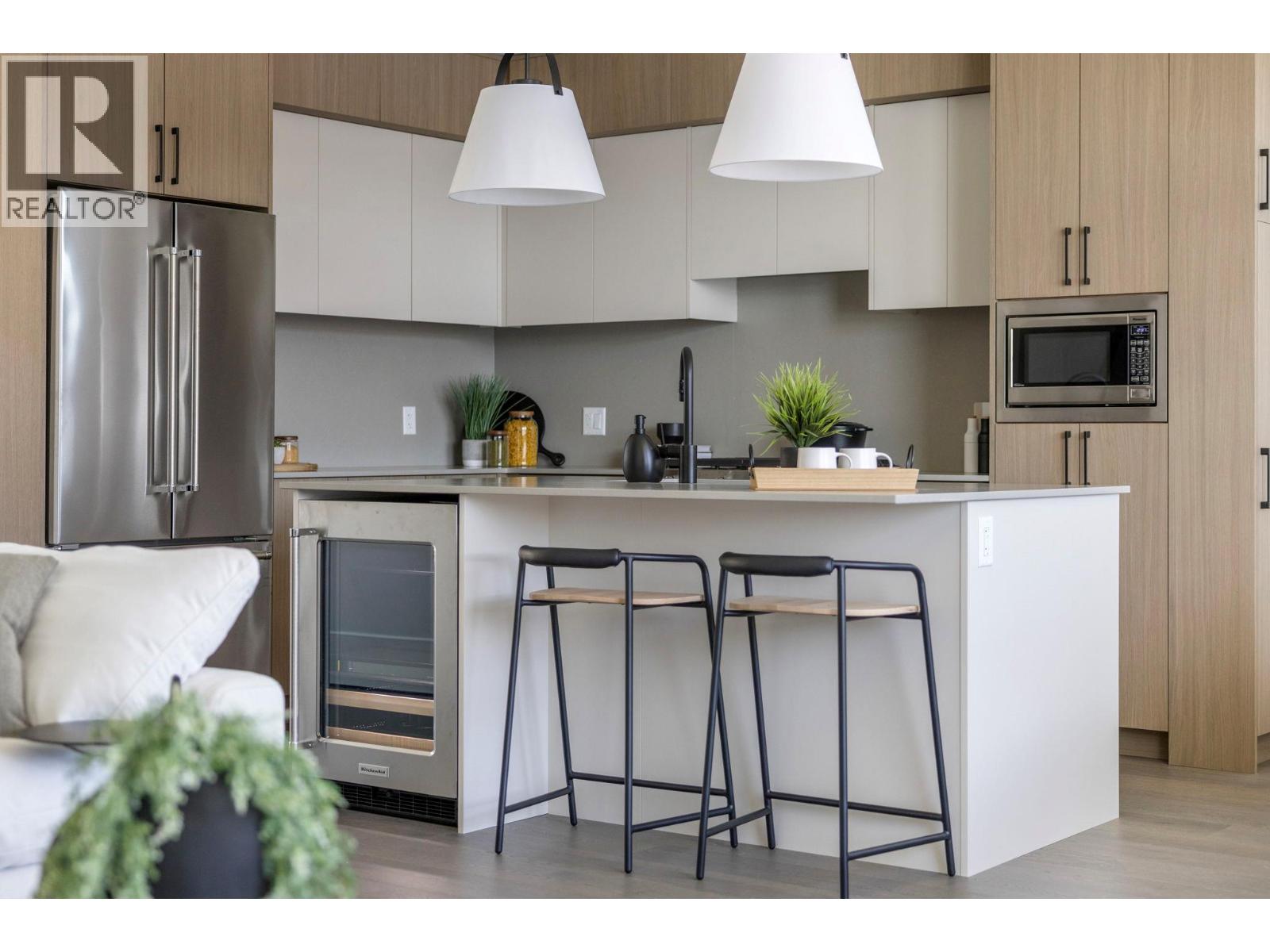 6008 Princess Street, Peachland, British Columbia  V0H 1X7 - Photo 3 - 10377785