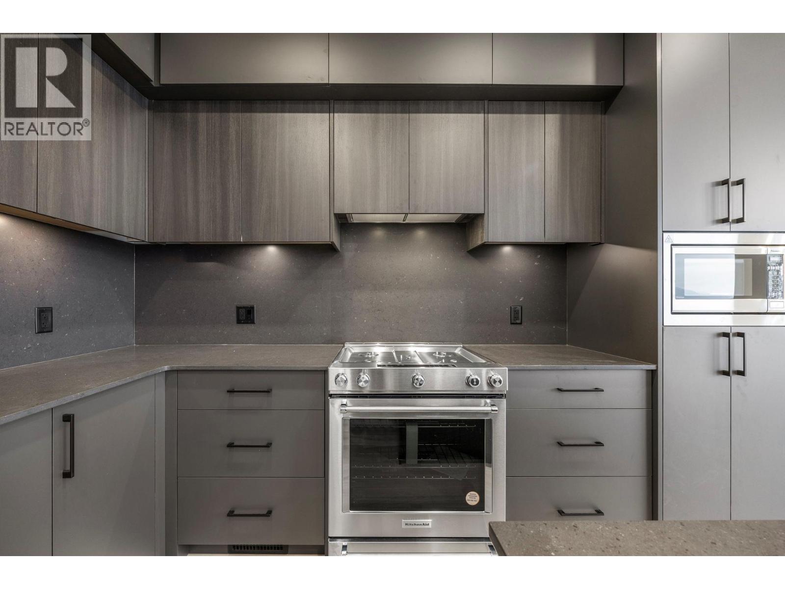 6008 Princess Street, Peachland, British Columbia  V0H 1X7 - Photo 6 - 10377785