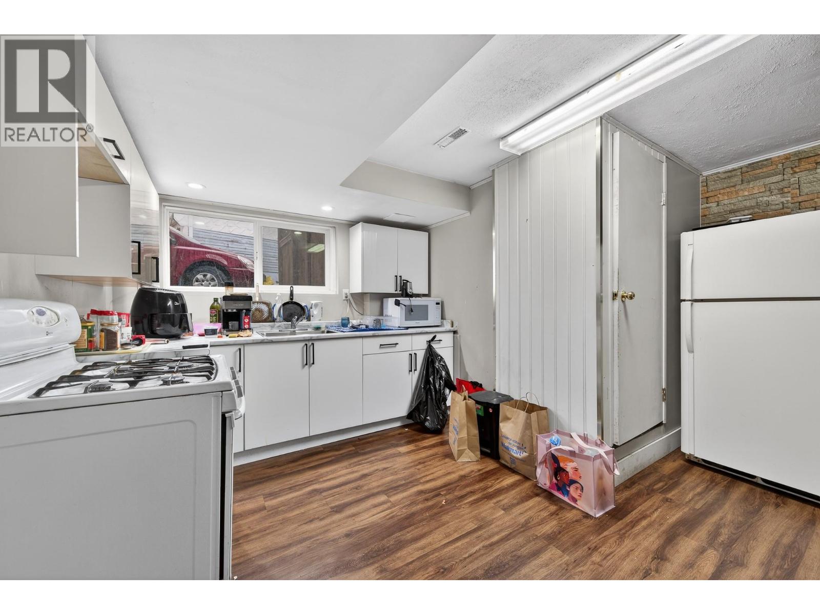 309 Waddington Drive, Kamloops, British Columbia  V2E 1S3 - Photo 4 - 10377825