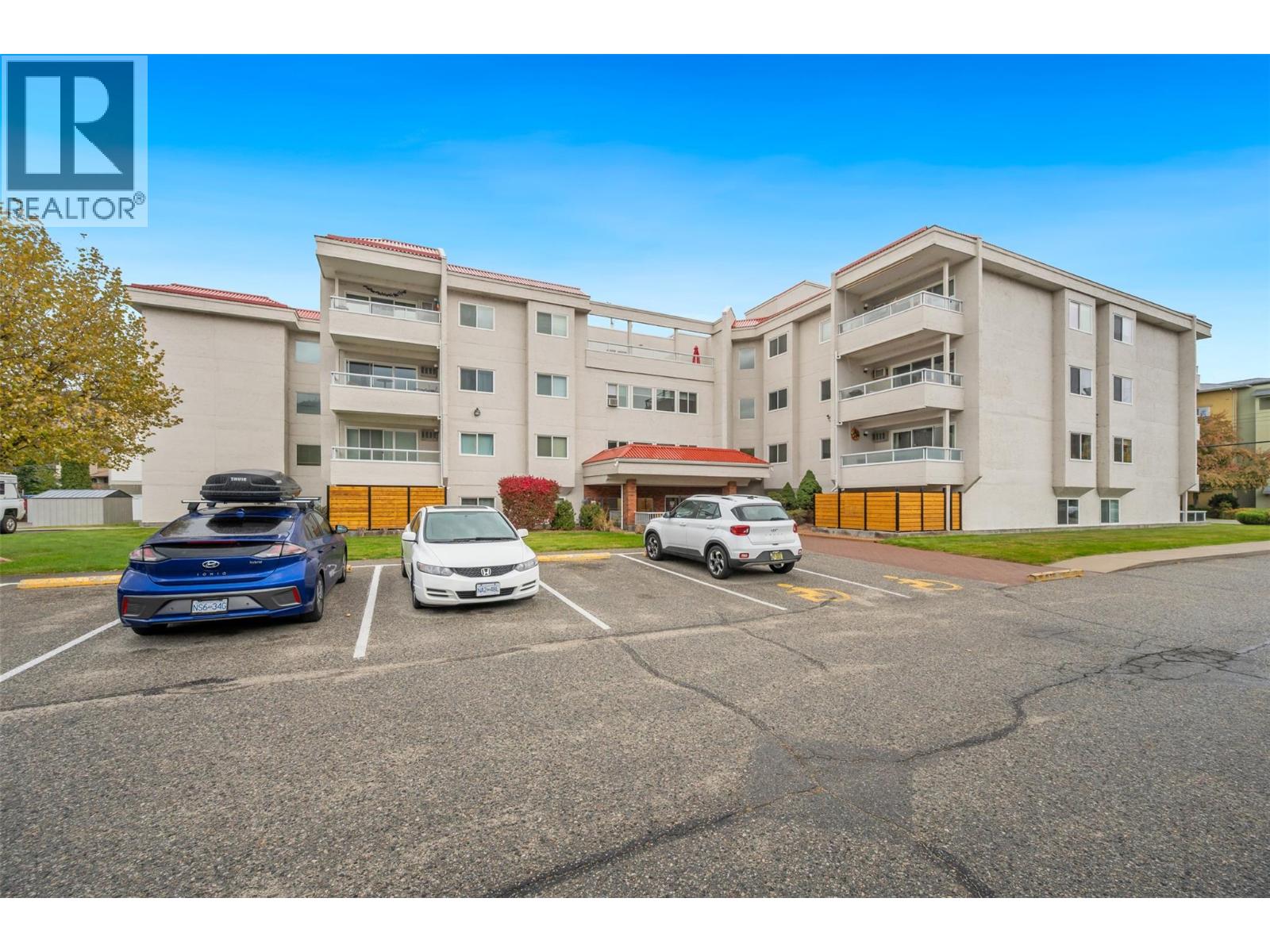 284 Yorkton Avenue Unit# 404, Penticton, British Columbia  V2A 3V5 - Photo 2 - 10378383