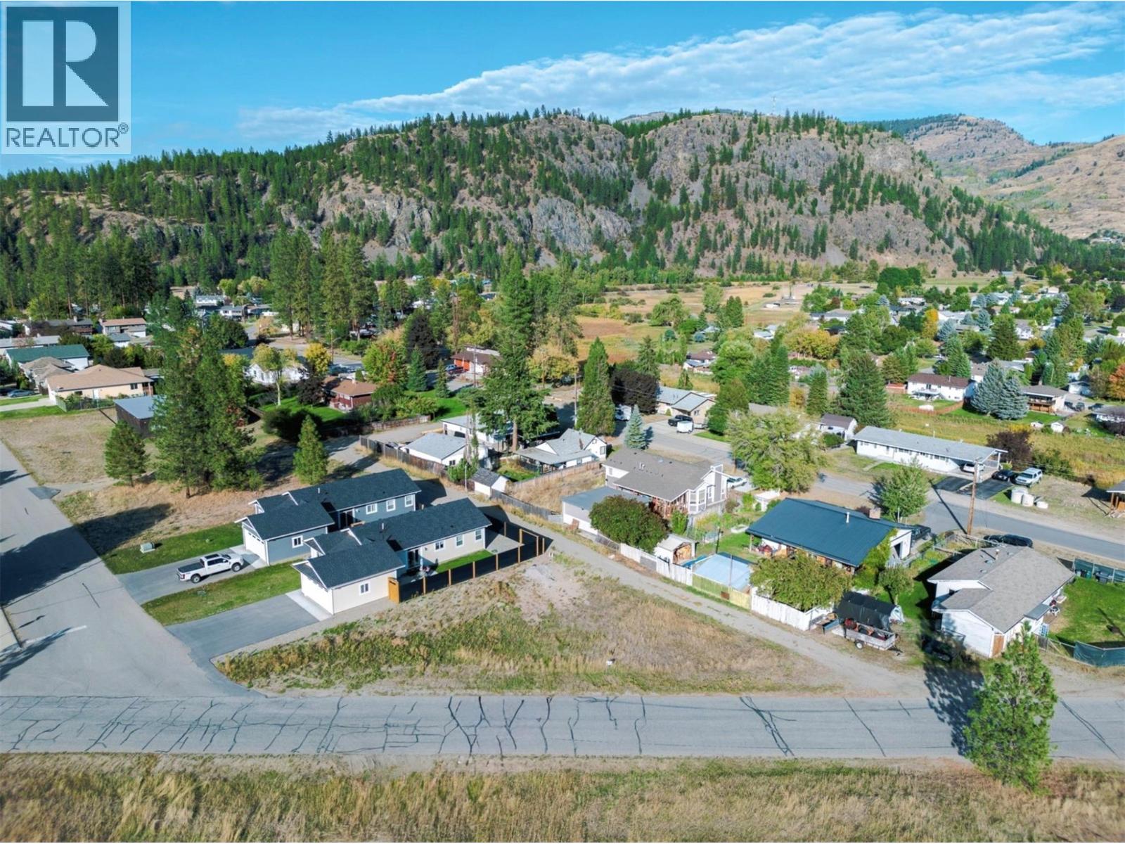 7624 18th Street, Grand Forks, British Columbia  V0H 1H0 - Photo 1 - 10378200