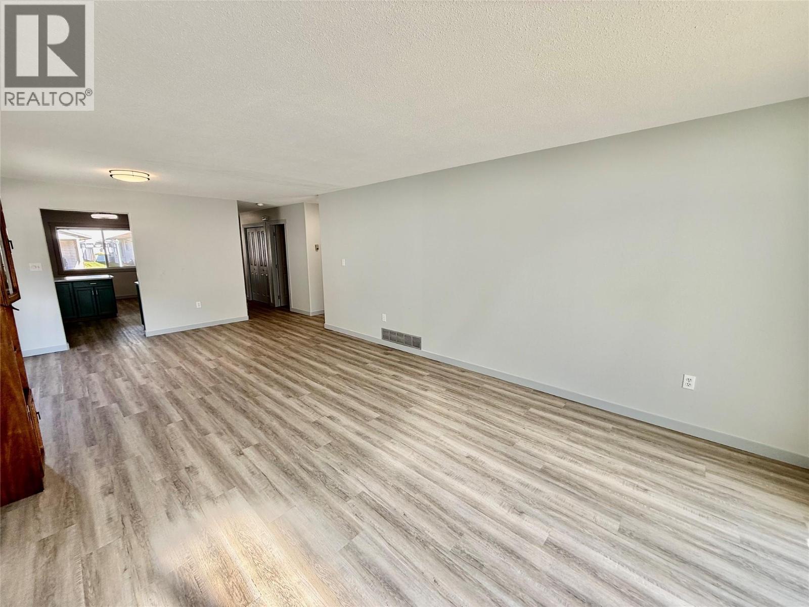 2210 Columbia Avenue Unit# 7, Castlegar, British Columbia  V1N 2X1 - Photo 17 - 10378041