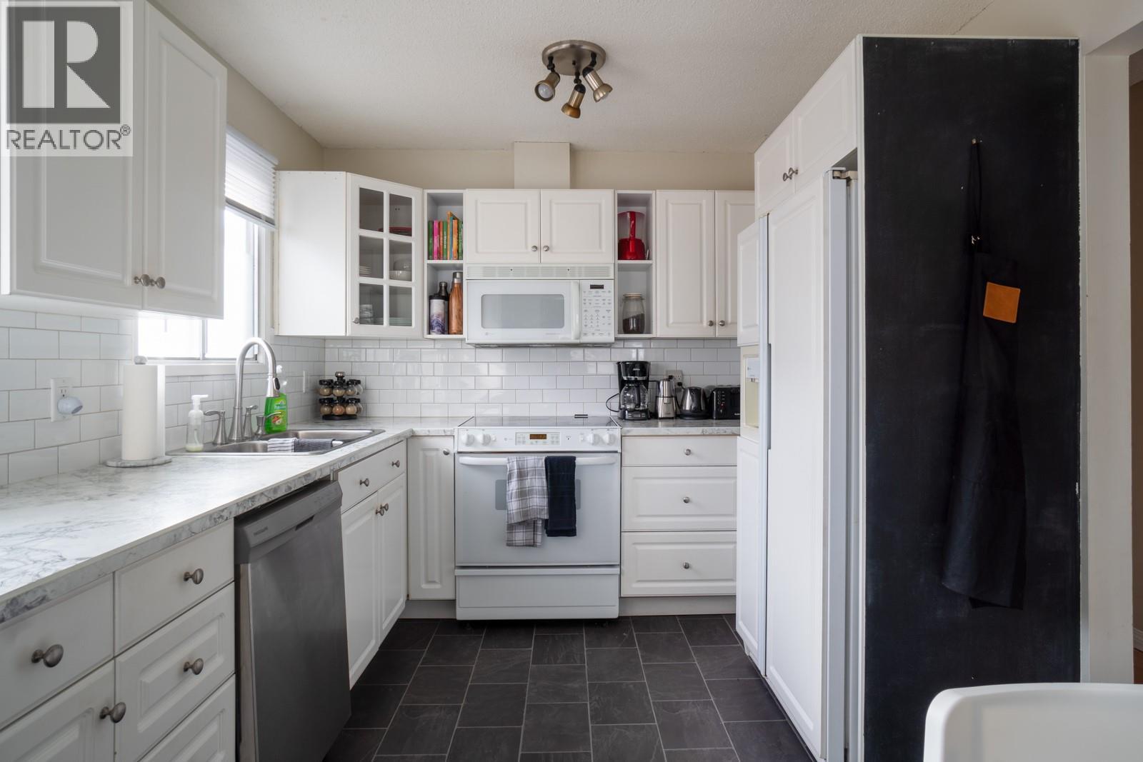 927 Fuller Avenue, Kelowna, British Columbia  V1Y 6X5 - Photo 4 - 10378228