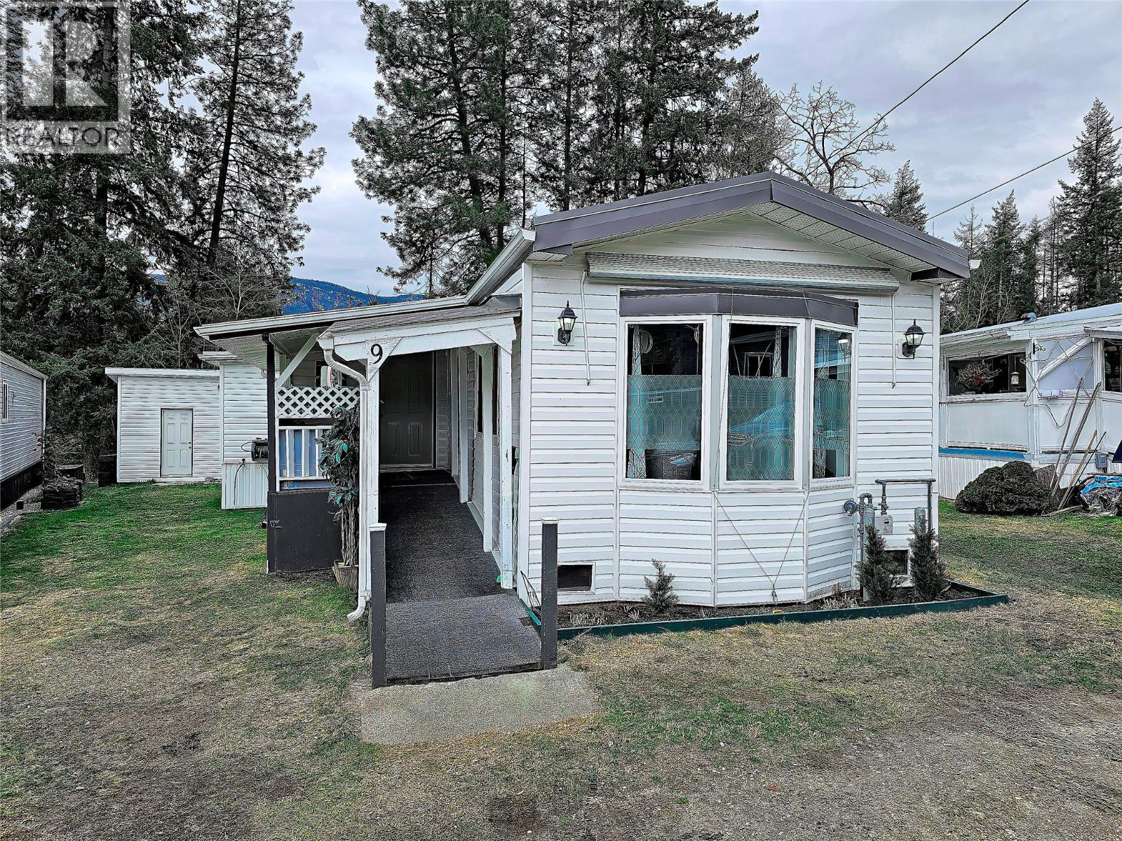 1601 Columbia Avenue Unit# 9, Castlegar, British Columbia  V1N 1J1 - Photo 1 - 10378145