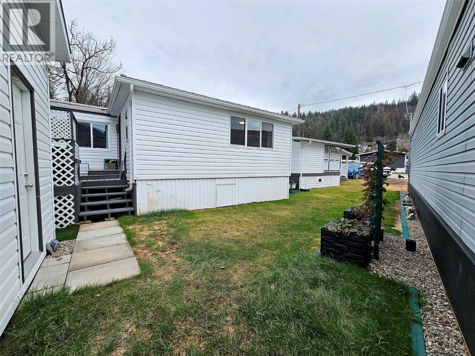 1601 Columbia Avenue Unit# 9, Castlegar, British Columbia  V1N 1J1 - Photo 2 - 10378145