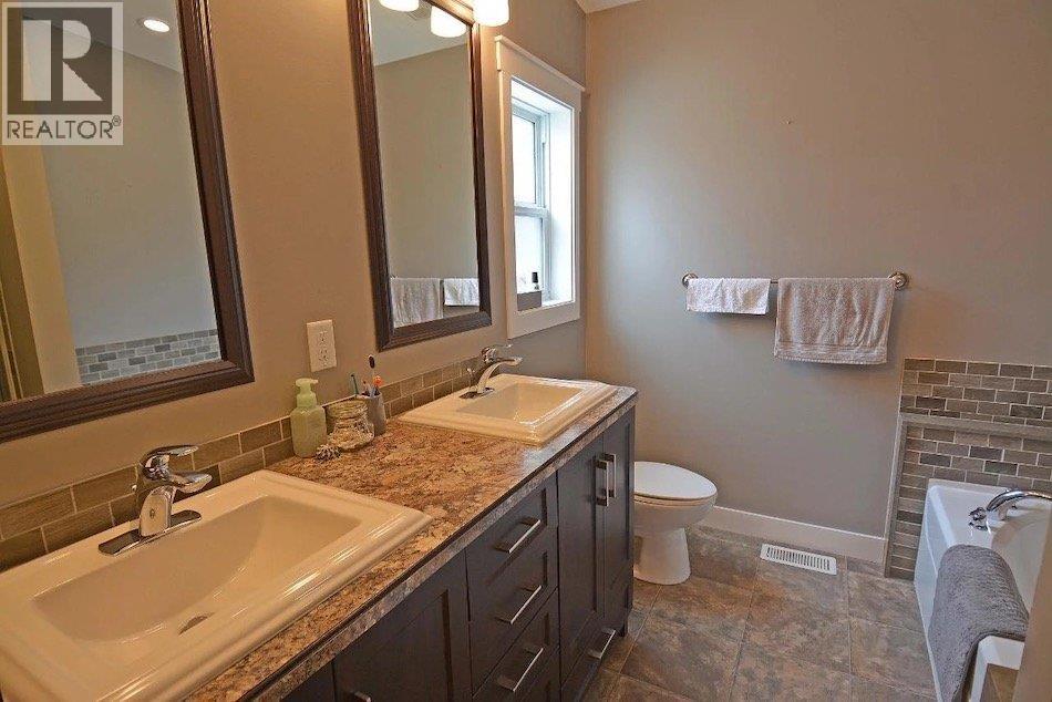 6142 Highway 3a Highway, Nelson, British Columbia  V1L 6P5 - Photo 11 - 10378126