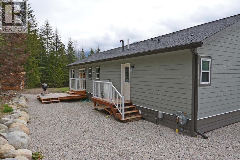 6142 Highway 3a Highway, Nelson, British Columbia  V1L 6P5 - Photo 17 - 10378126