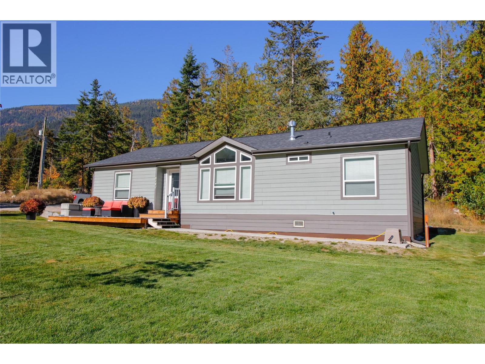 6142 Highway 3a Highway, Nelson, British Columbia  V1L 6P5 - Photo 4 - 10378126