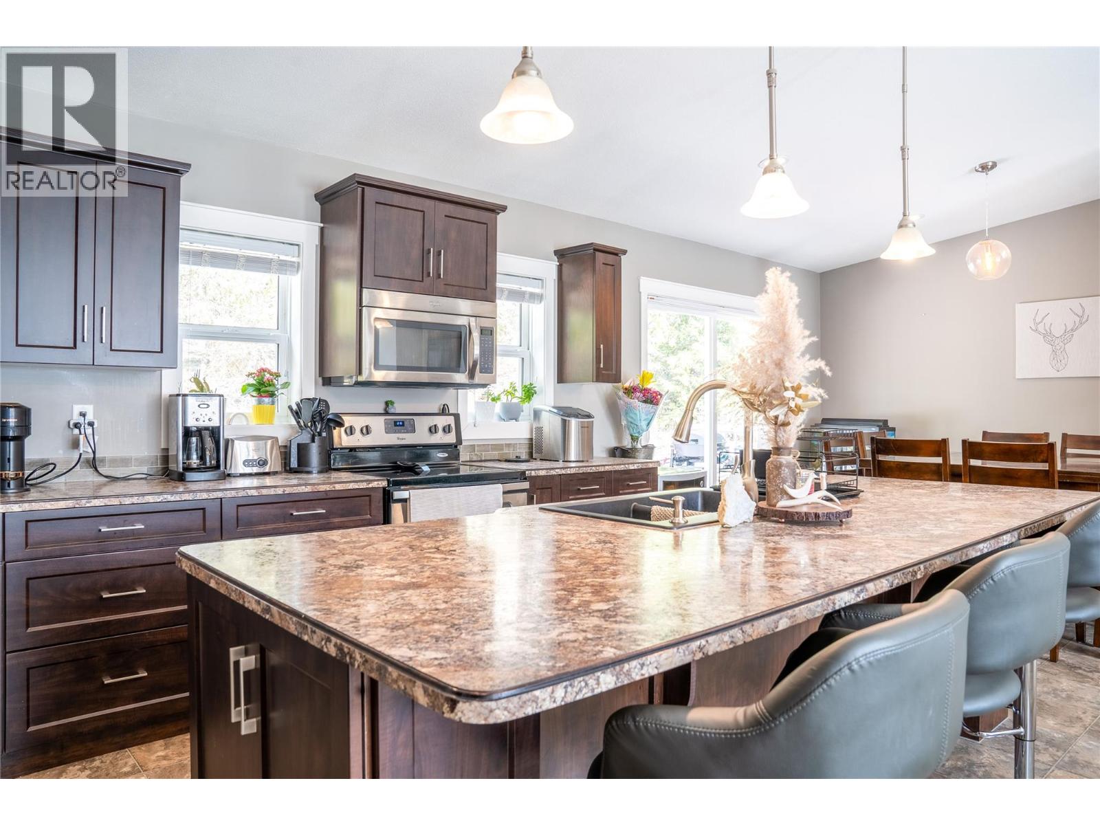 6142 Highway 3a Highway, Nelson, British Columbia  V1L 6P5 - Photo 7 - 10378126