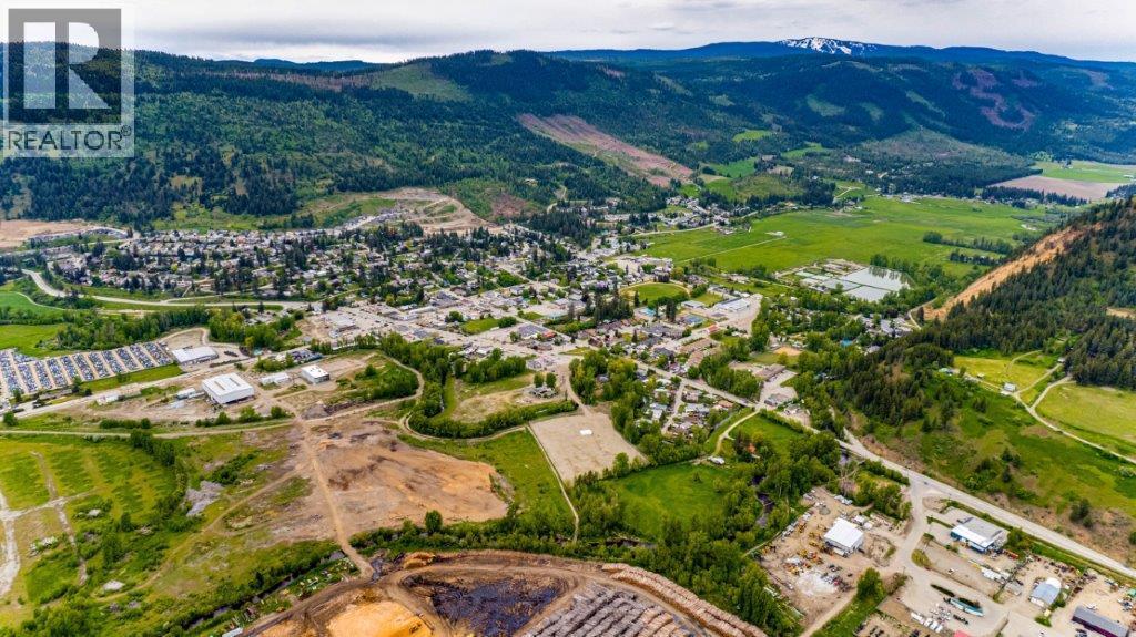 1788 Vernon Street, Lumby, British Columbia  V0E 2G0 - Photo 6 - 10378406