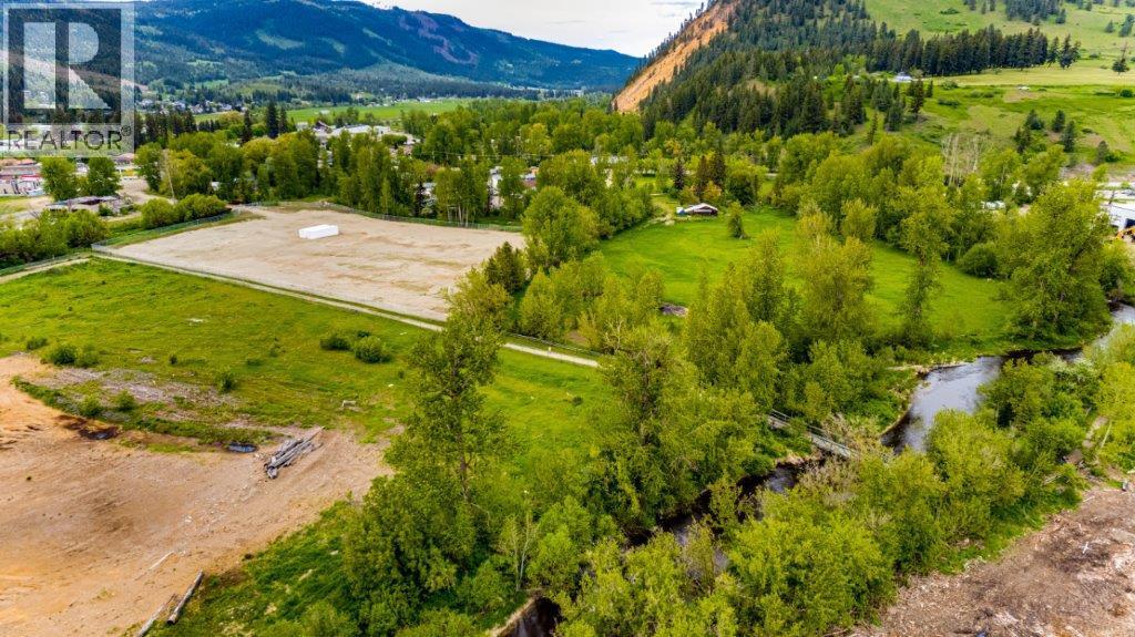 1788 Vernon Street, Lumby, British Columbia  V0E 2G0 - Photo 9 - 10378406