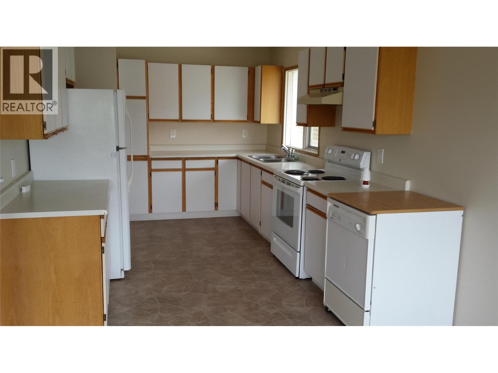 2051 Gladstone Drive, Kamloops, British Columbia  V2E 2B9 - Photo 18 - 10378292