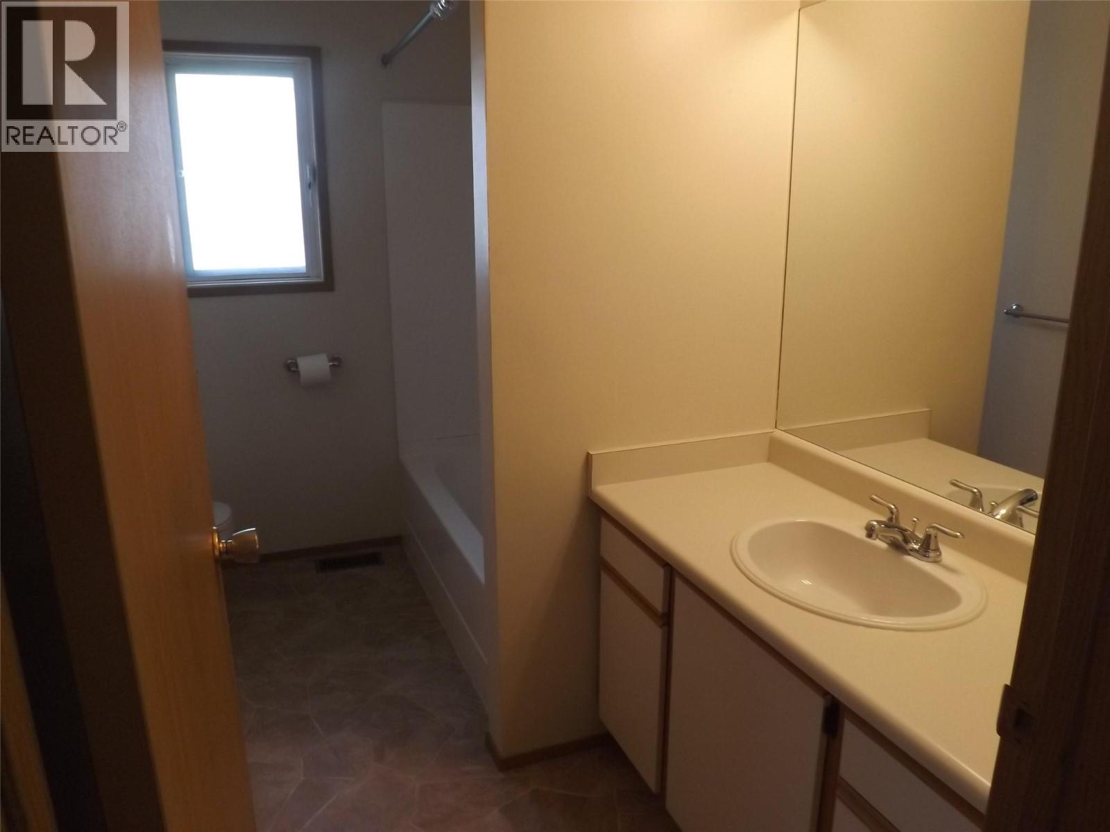 2051 Gladstone Drive, Kamloops, British Columbia  V2E 2B9 - Photo 25 - 10378292