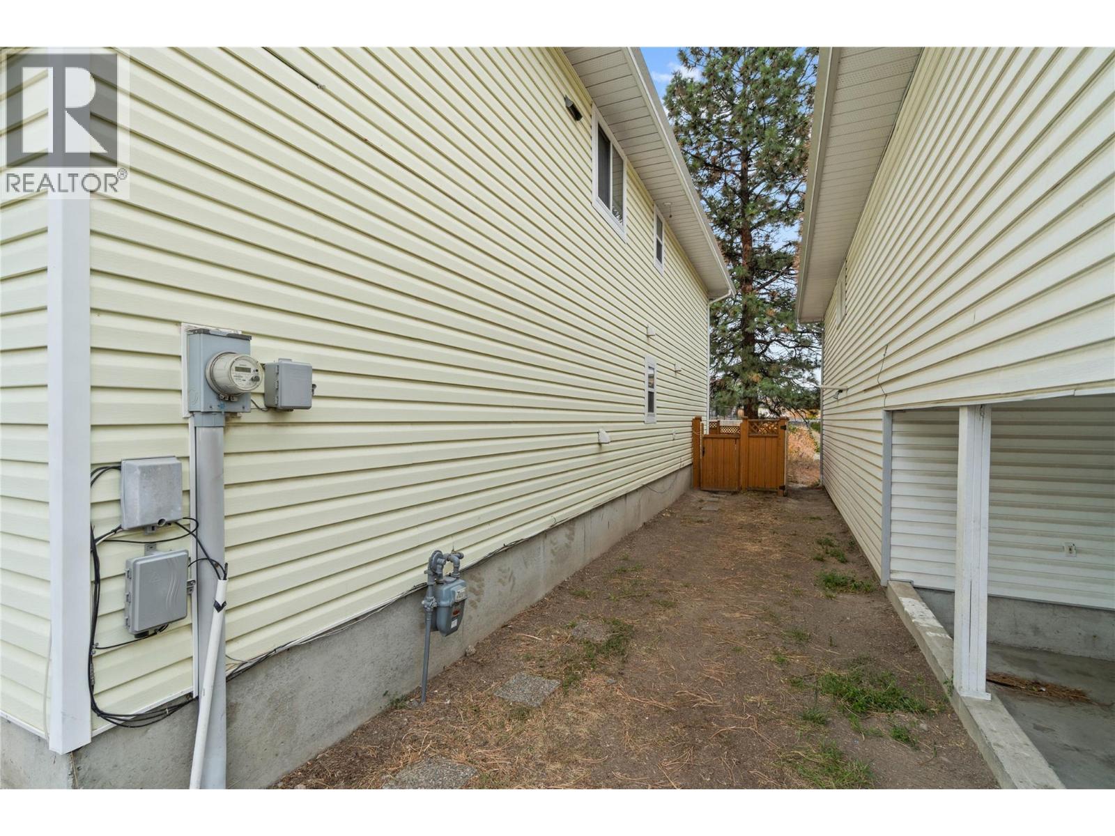 2051 Gladstone Drive, Kamloops, British Columbia  V2E 2B9 - Photo 28 - 10378292