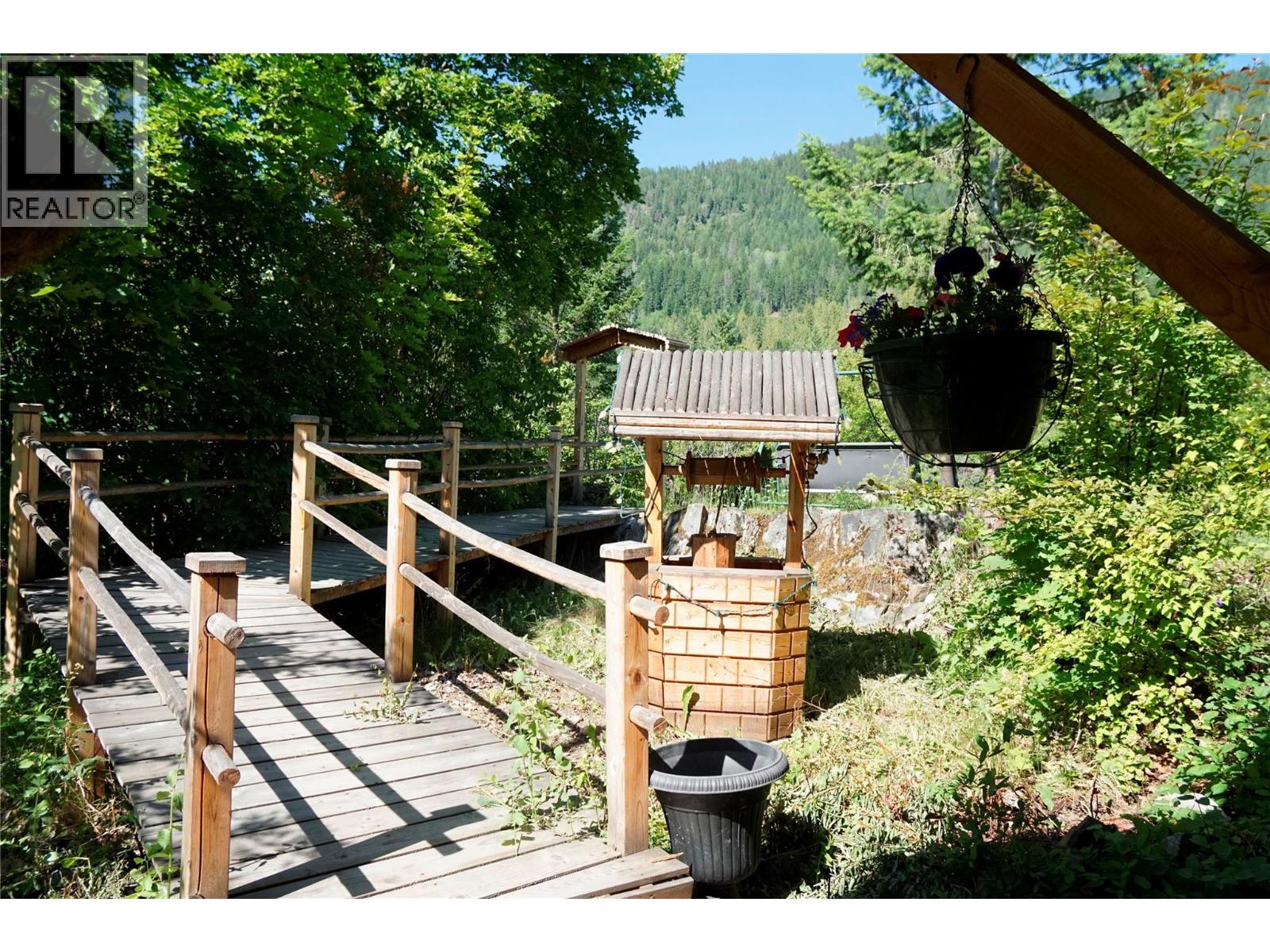 617 Payne Street, Creston, British Columbia  V0B 1G6 - Photo 11 - 10378335