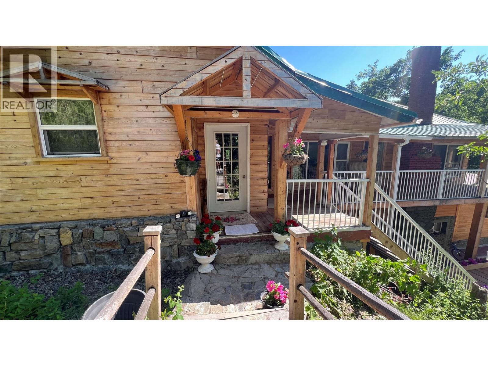 617 Payne Street, Creston, British Columbia  V0B 1G6 - Photo 2 - 10378335