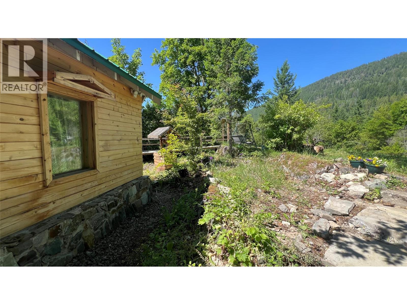 617 Payne Street, Creston, British Columbia  V0B 1G6 - Photo 8 - 10378335