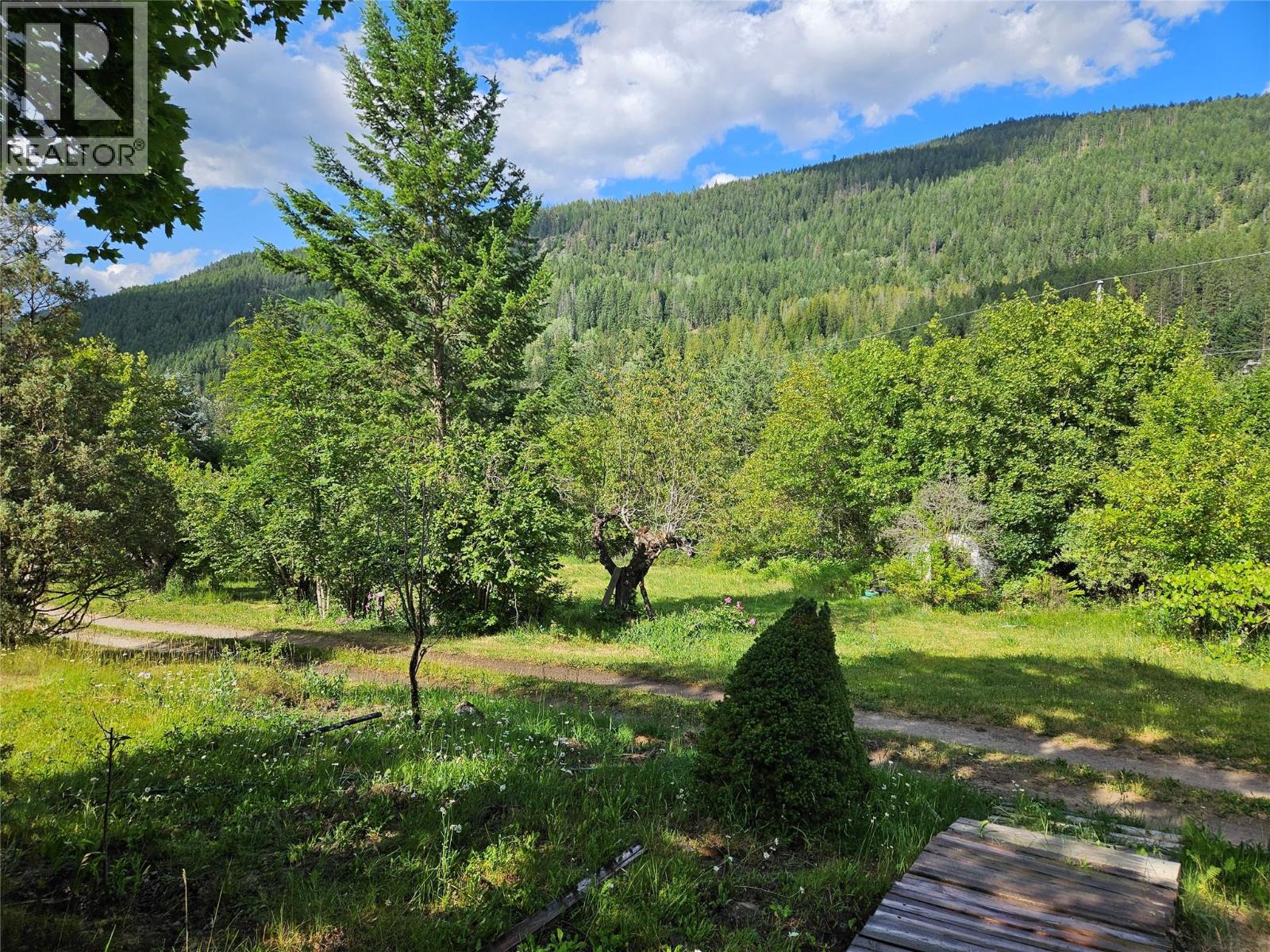 617 Payne Street, Creston, British Columbia  V0B 1G6 - Photo 9 - 10378335