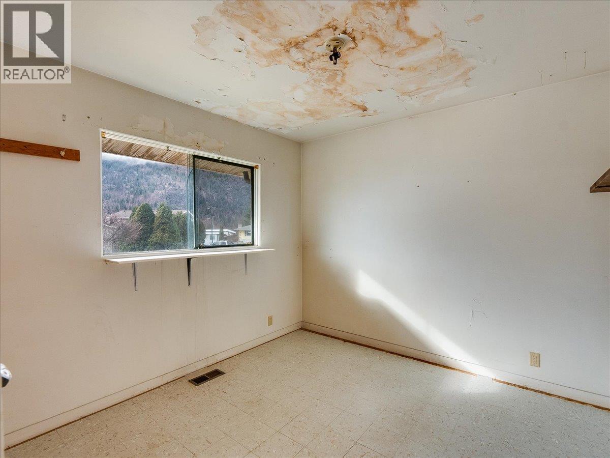 3775 Dogwood Drive, Trail, British Columbia  V1R 2V4 - Photo 12 - 10378286