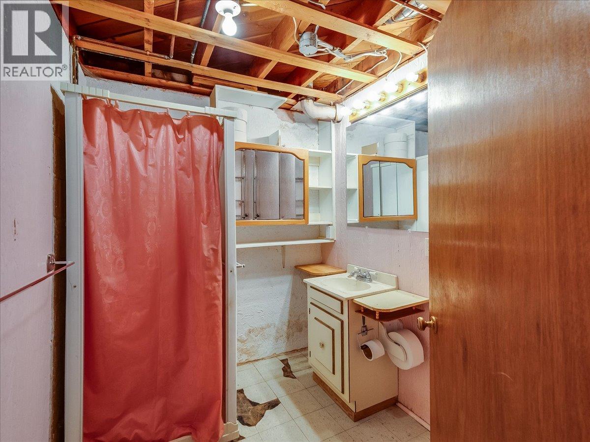 3775 Dogwood Drive, Trail, British Columbia  V1R 2V4 - Photo 30 - 10378286