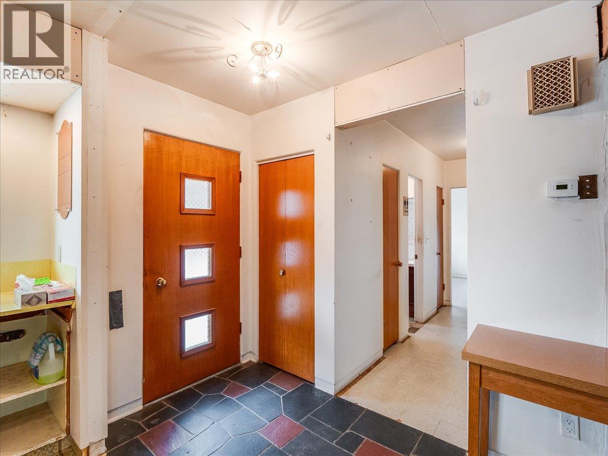 3775 Dogwood Drive, Trail, British Columbia  V1R 2V4 - Photo 7 - 10378286