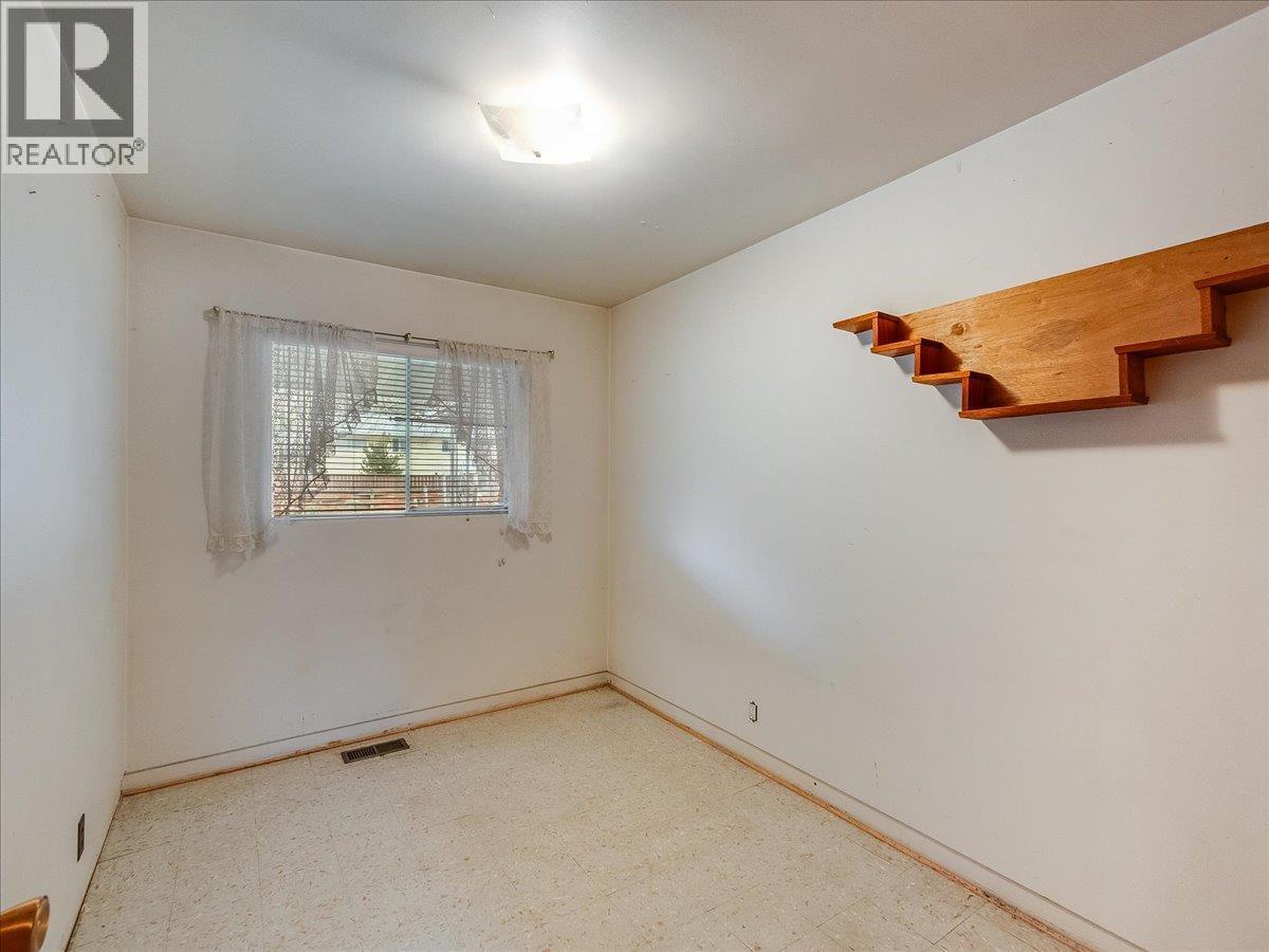 3775 Dogwood Drive, Trail, British Columbia  V1R 2V4 - Photo 9 - 10378286