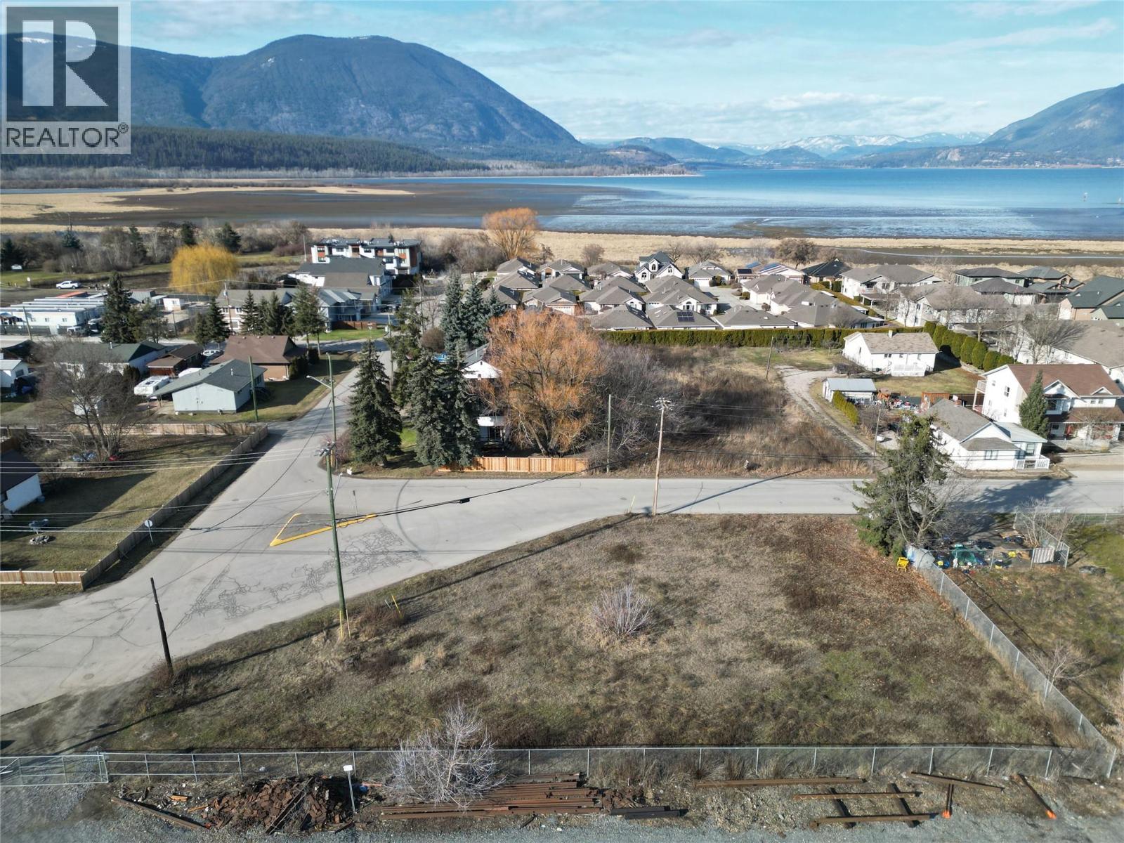 260 Beatty Avenue Nw, Salmon Arm, British Columbia  V1E 1W3 - Photo 6 - 10378253