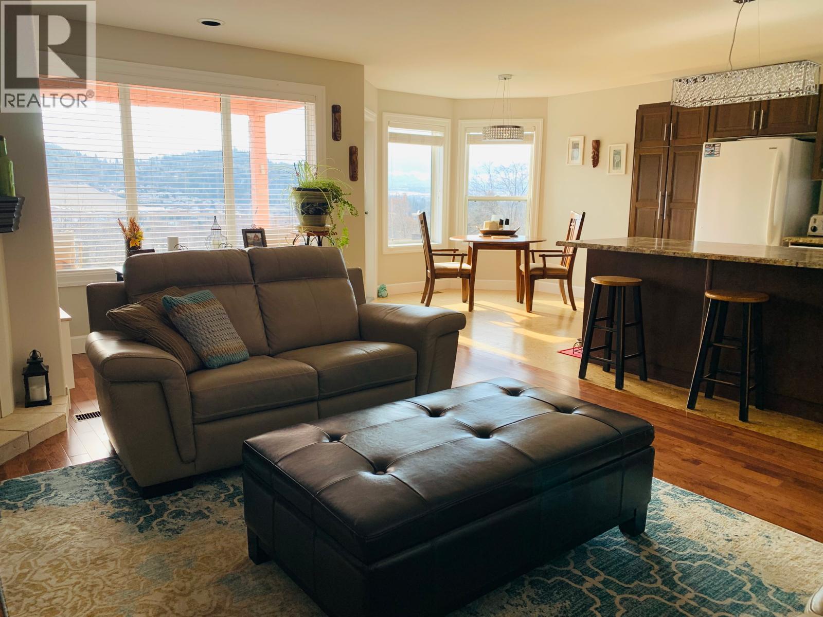 573 Spruceview Place N, Kelowna, British Columbia  V1V 1S7 - Photo 3 - 10378336