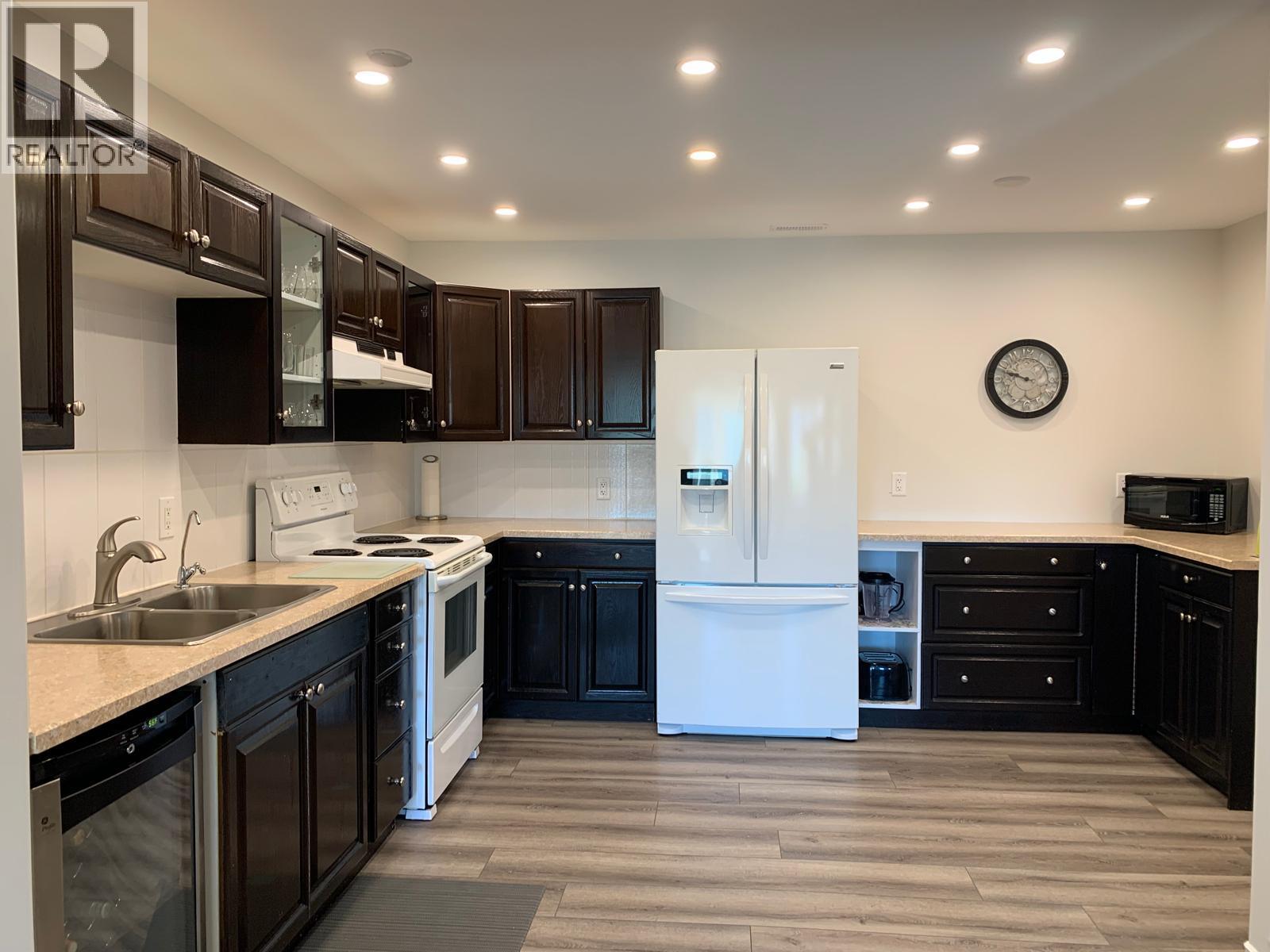 573 Spruceview Place N, Kelowna, British Columbia  V1V 1S7 - Photo 46 - 10378336