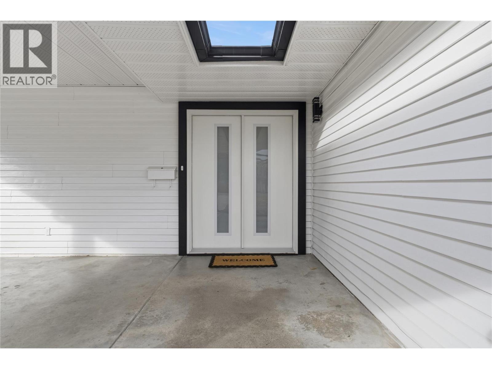 1432 Athans Court, Kelowna, British Columbia  V1Y 8K3 - Photo 6 - 10378152