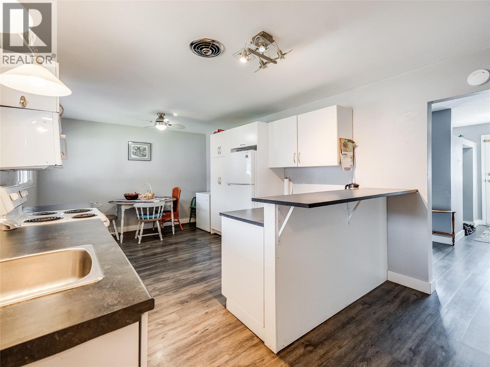 567 7th Avenue, Castlegar, British Columbia  V1N 1M2 - Photo 11 - 10378322