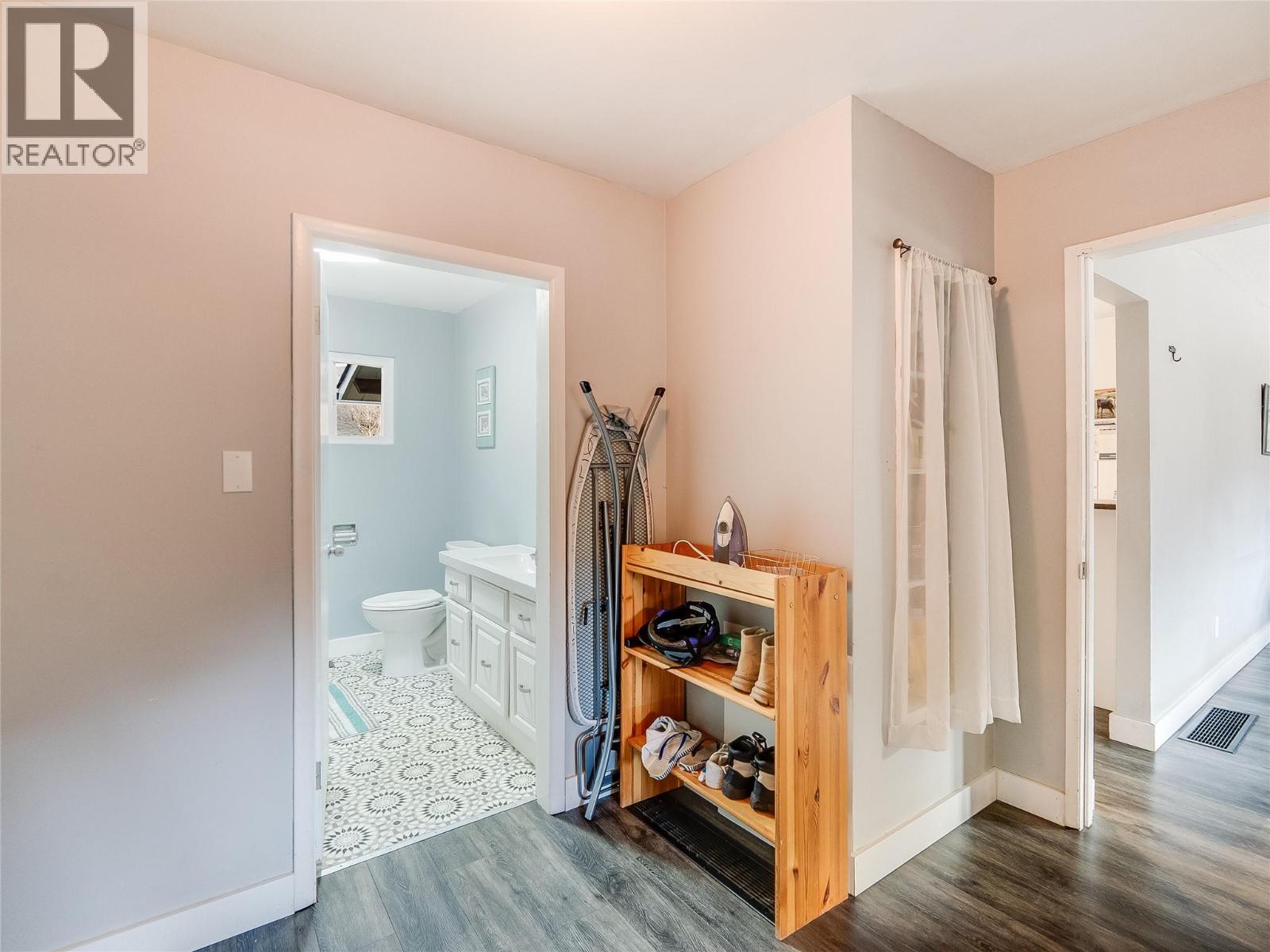 567 7th Avenue, Castlegar, British Columbia  V1N 1M2 - Photo 25 - 10378322