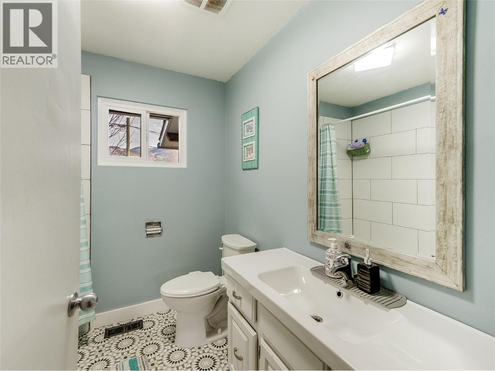 567 7th Avenue, Castlegar, British Columbia  V1N 1M2 - Photo 26 - 10378322