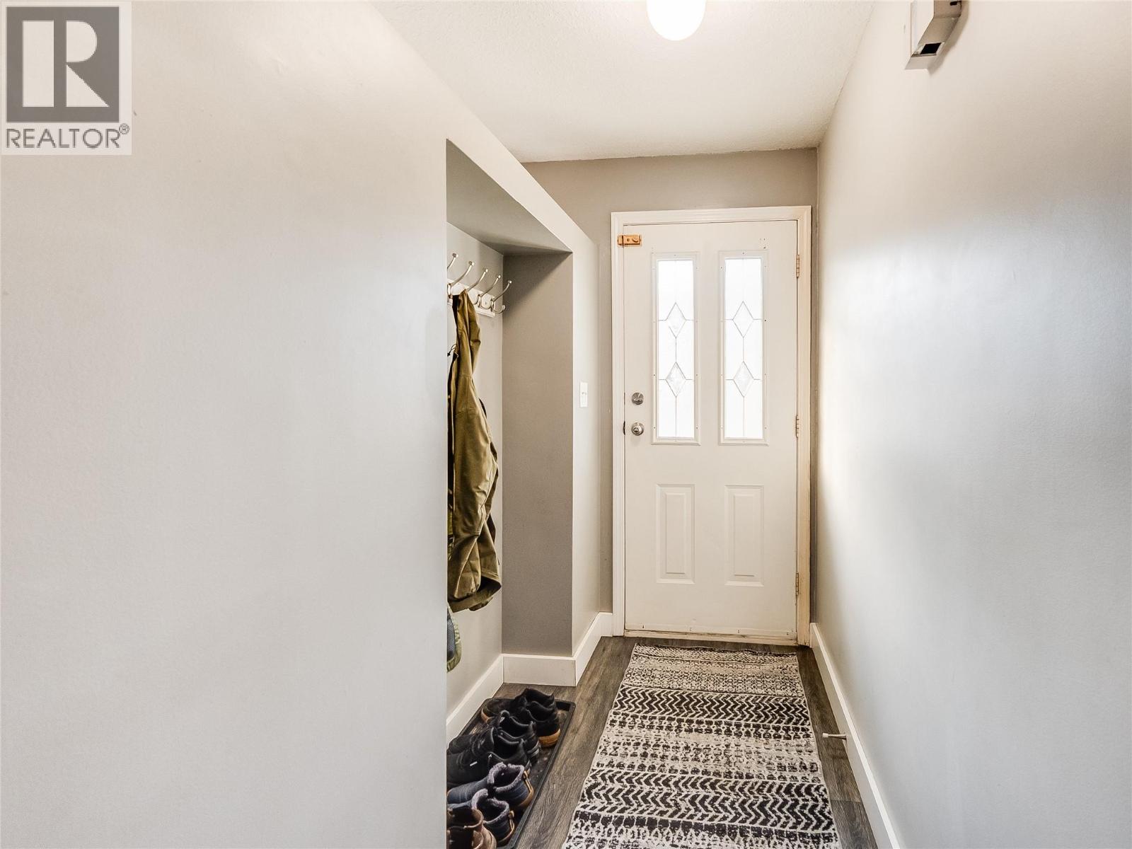 567 7th Avenue, Castlegar, British Columbia  V1N 1M2 - Photo 28 - 10378322