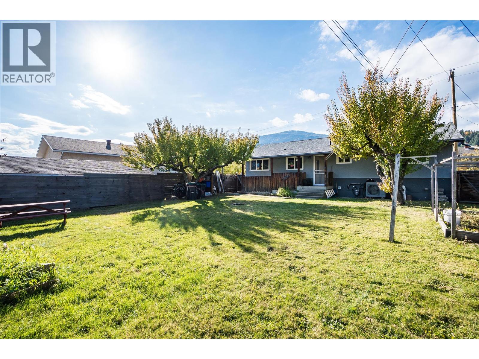 567 7th Avenue, Castlegar, British Columbia  V1N 1M2 - Photo 48 - 10378322