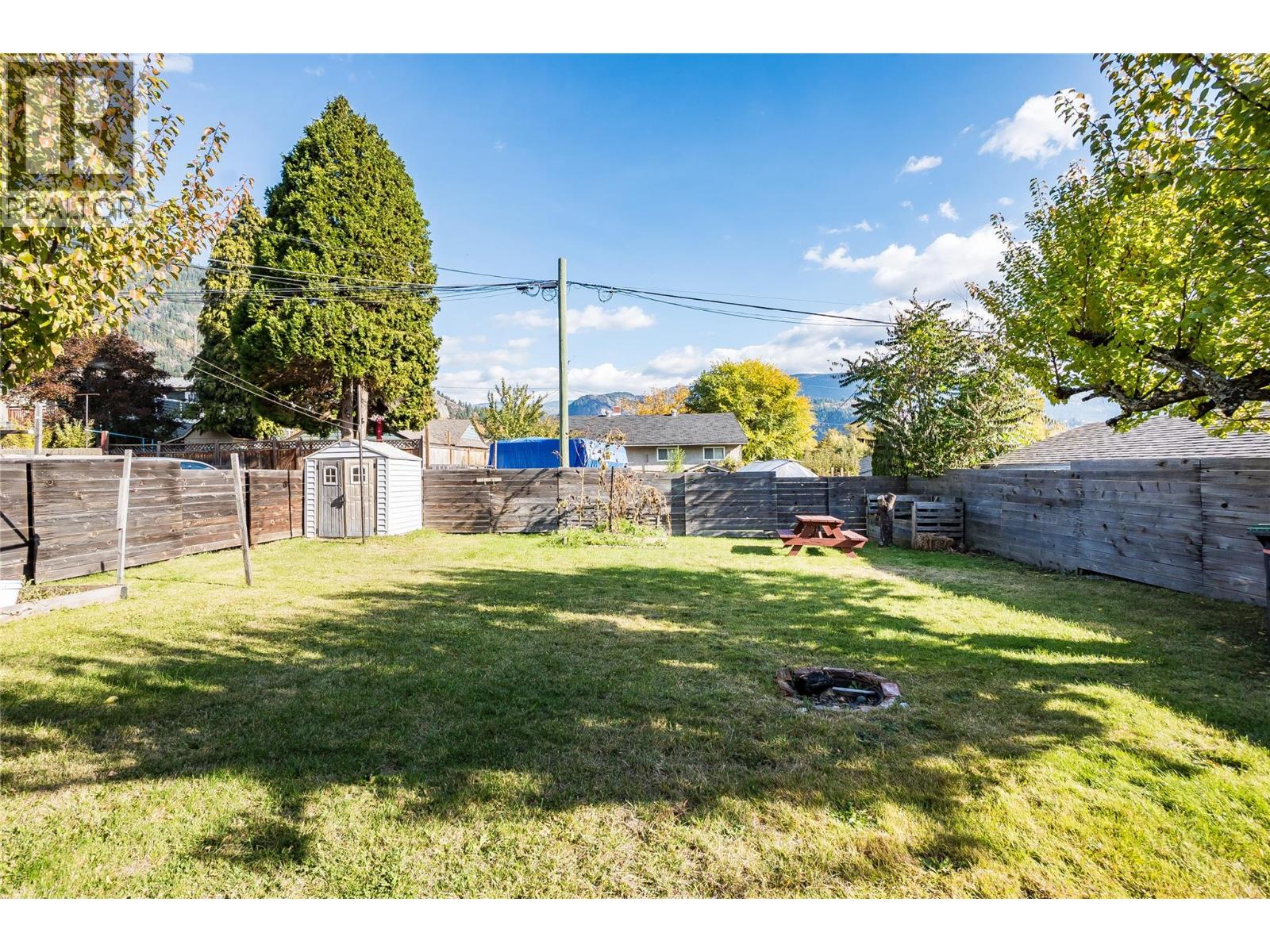 567 7th Avenue, Castlegar, British Columbia  V1N 1M2 - Photo 49 - 10378322