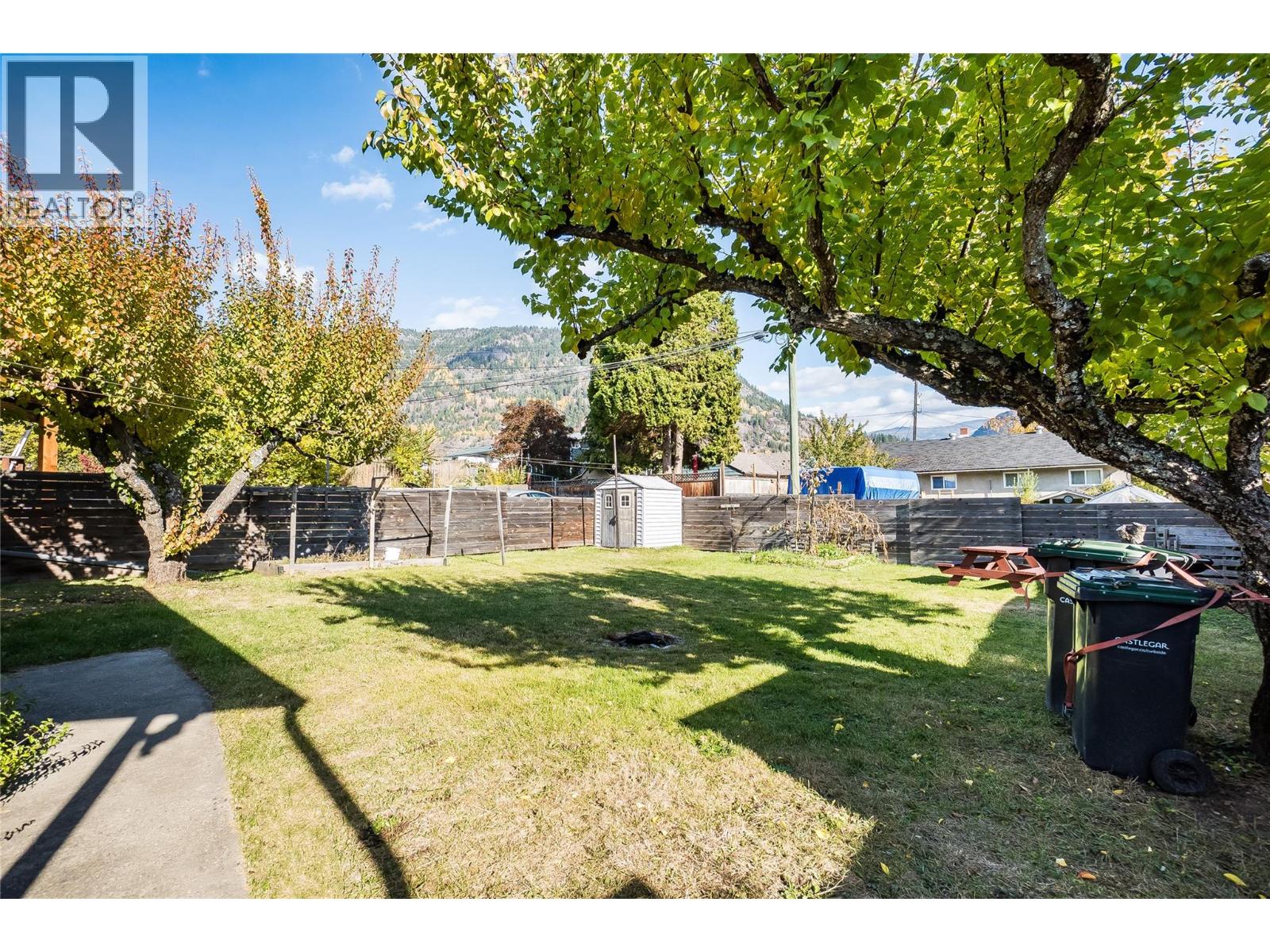 567 7th Avenue, Castlegar, British Columbia  V1N 1M2 - Photo 50 - 10378322