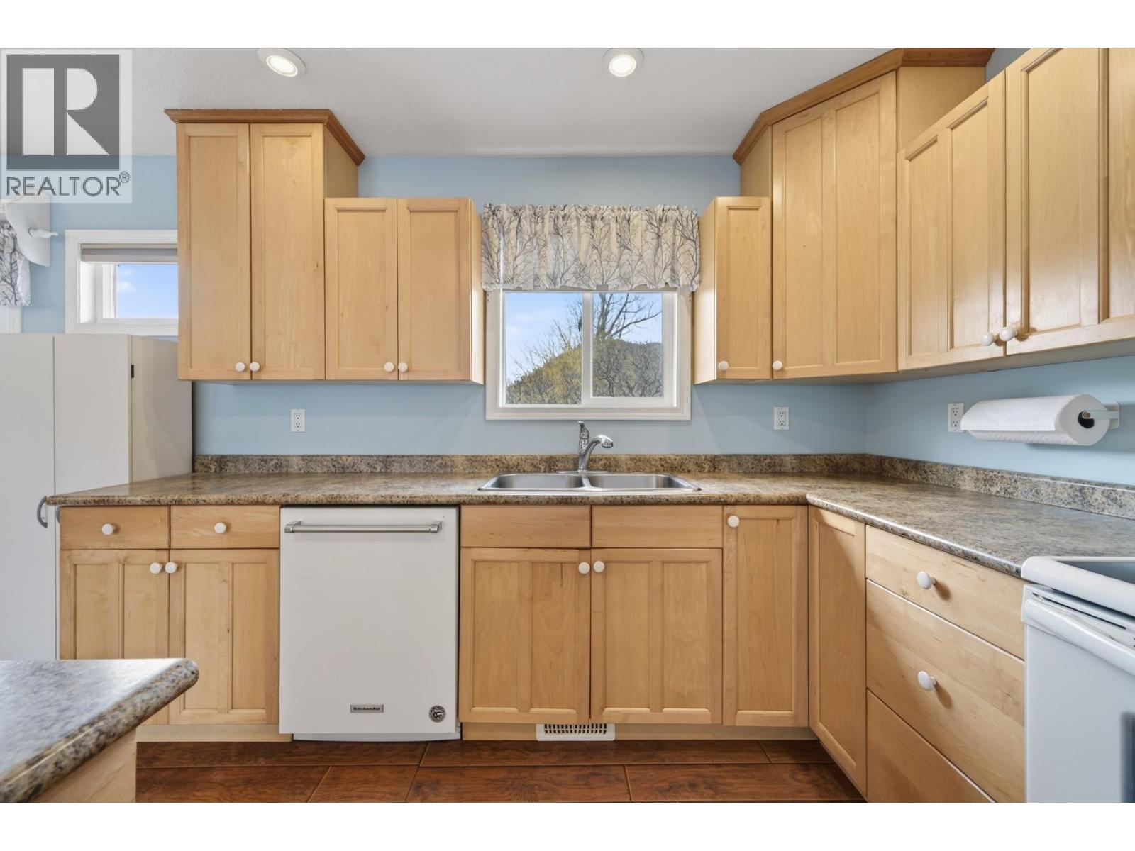 2351 Chapman Street, Merritt, British Columbia  V1K 1B8 - Photo 11 - 10377152