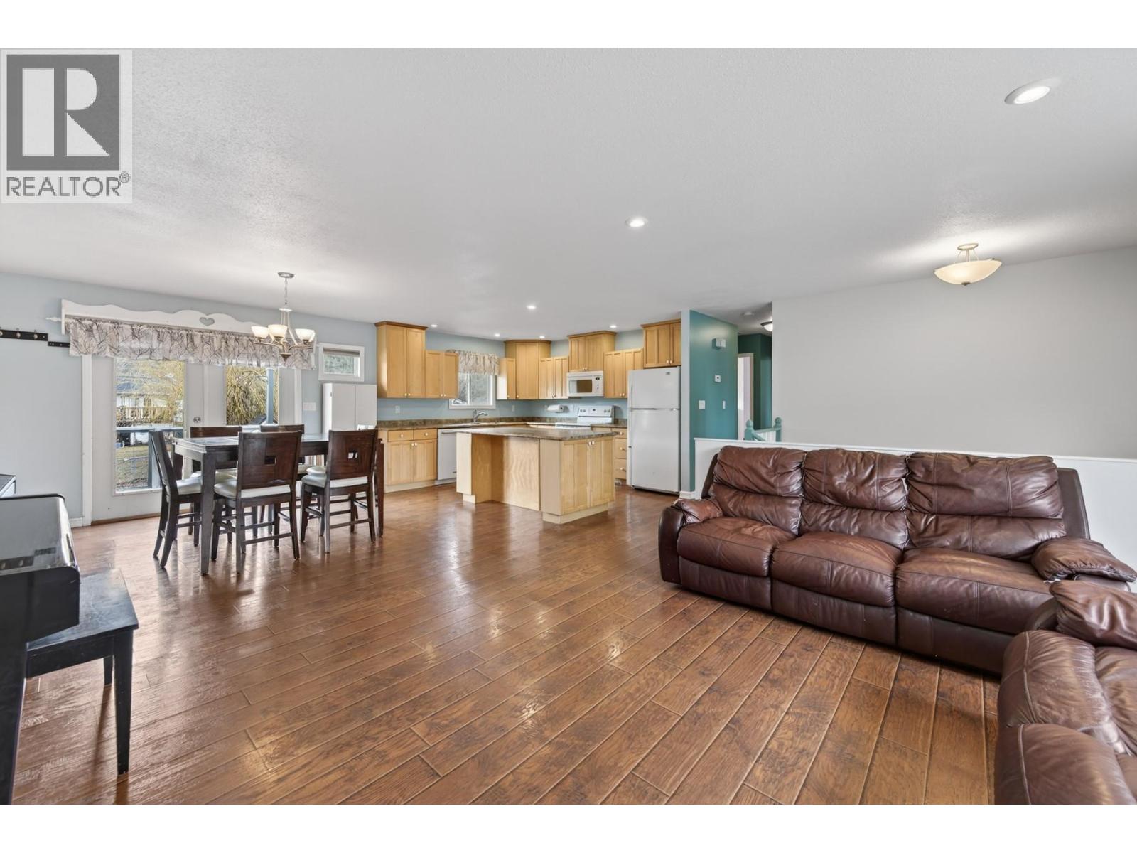 2351 Chapman Street, Merritt, British Columbia  V1K 1B8 - Photo 12 - 10377152