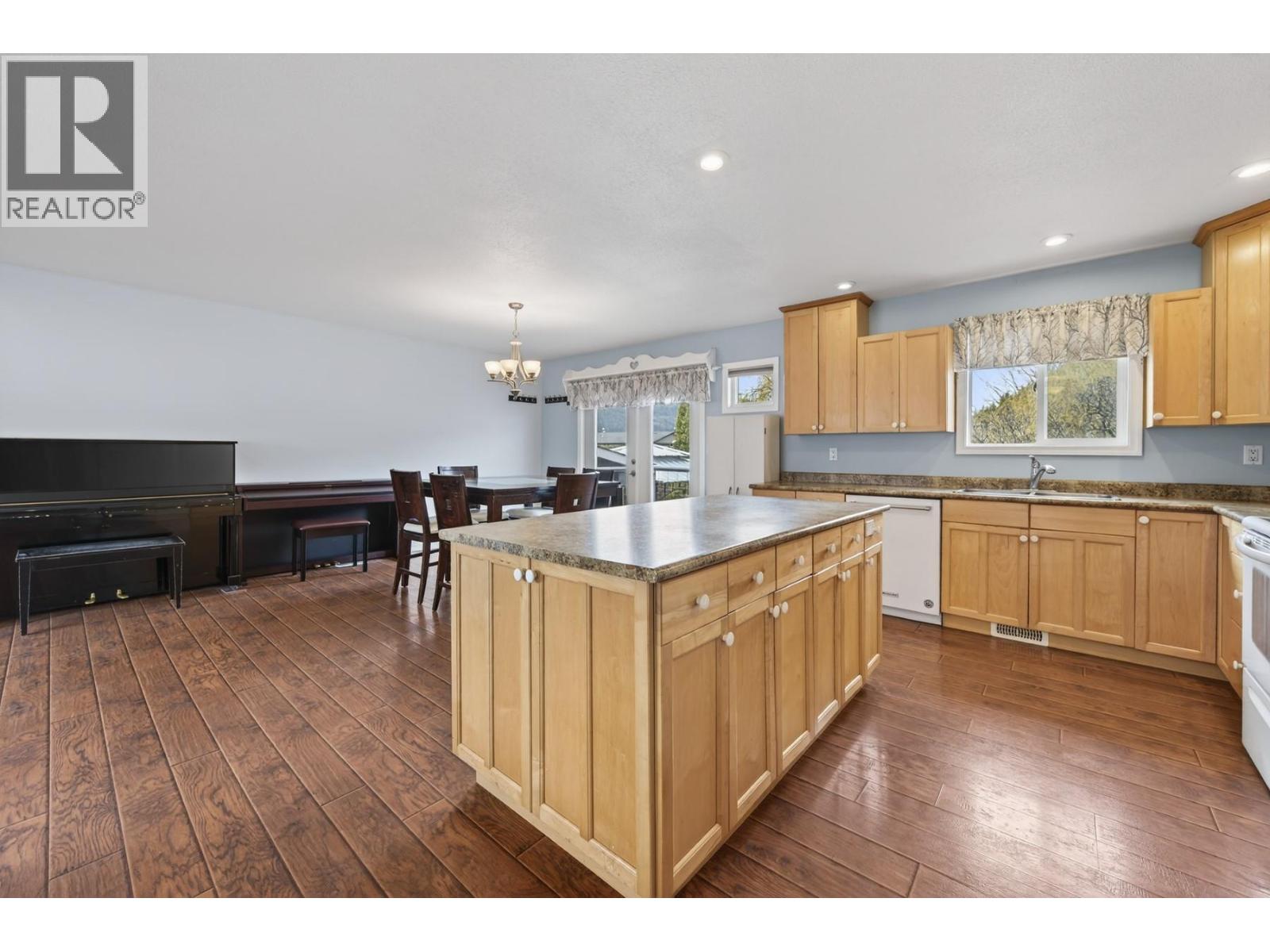 2351 Chapman Street, Merritt, British Columbia  V1K 1B8 - Photo 13 - 10377152