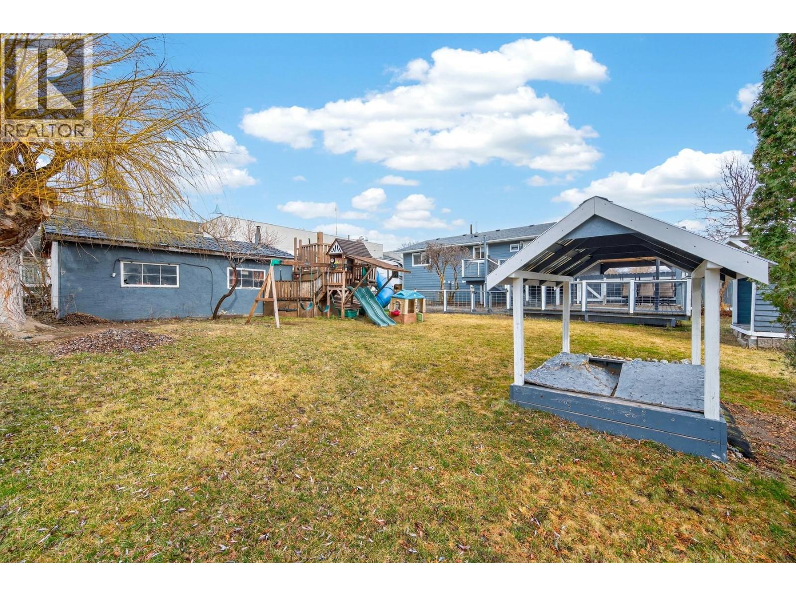 2351 Chapman Street, Merritt, British Columbia  V1K 1B8 - Photo 4 - 10377152