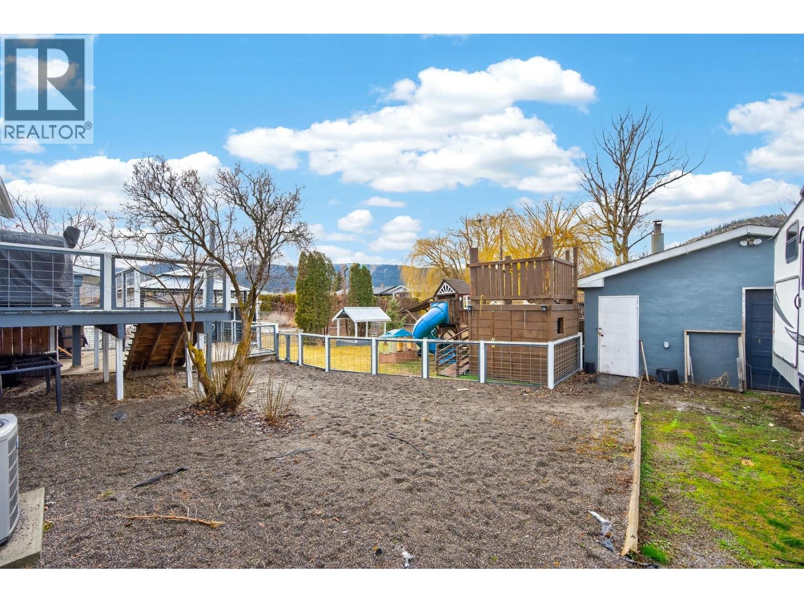 2351 Chapman Street, Merritt, British Columbia  V1K 1B8 - Photo 5 - 10377152