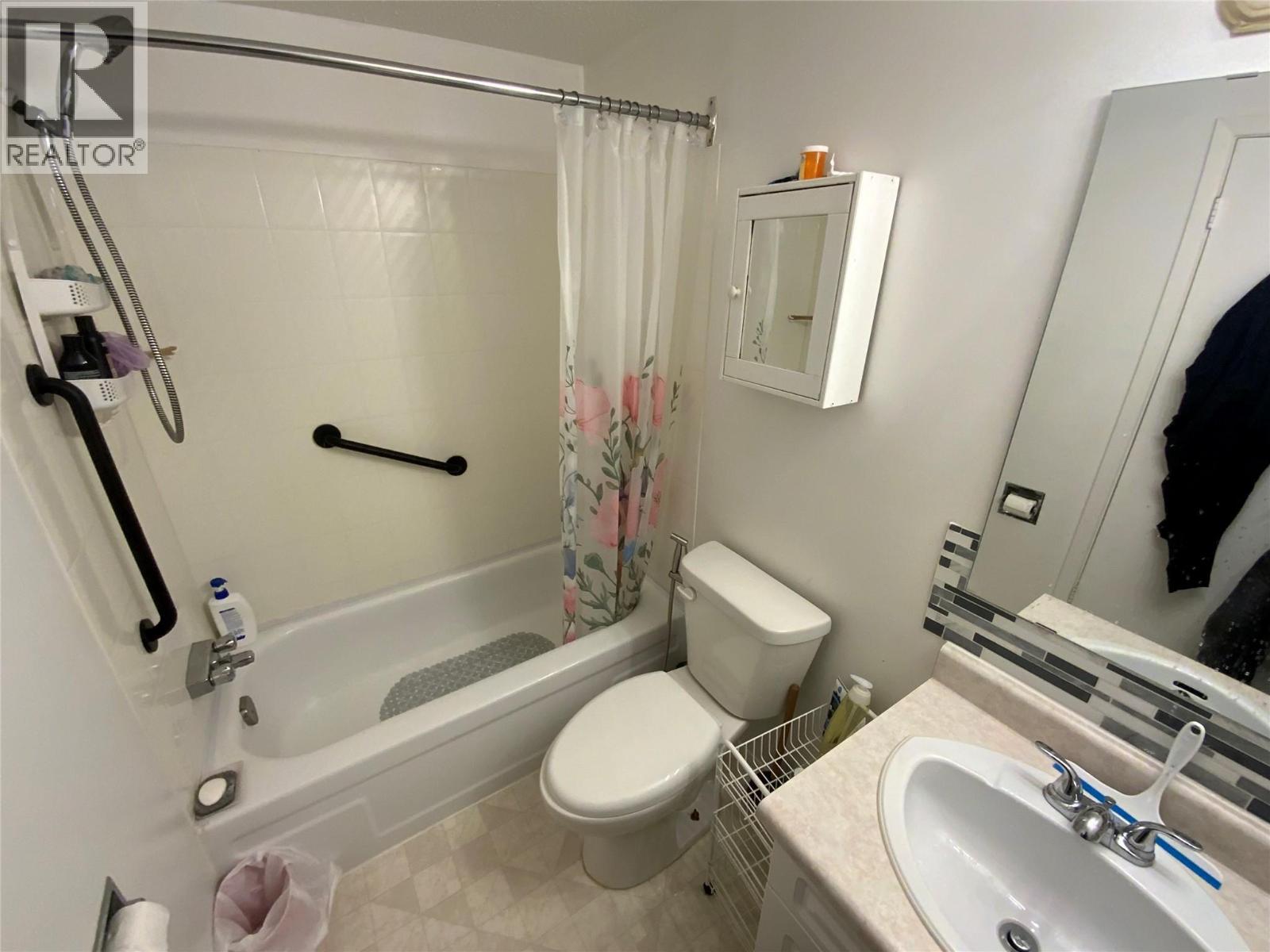 803 Fairview Road Unit# 203, Penticton, British Columbia  V2A 5Y7 - Photo 9 - 10378427