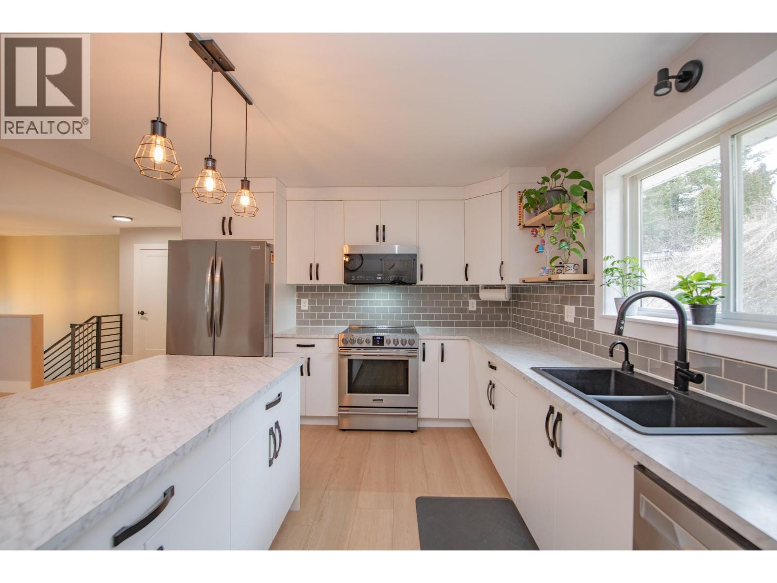 2224 Linea Crescent, Lumby, British Columbia  V0E 2G0 - Photo 21 - 10377714