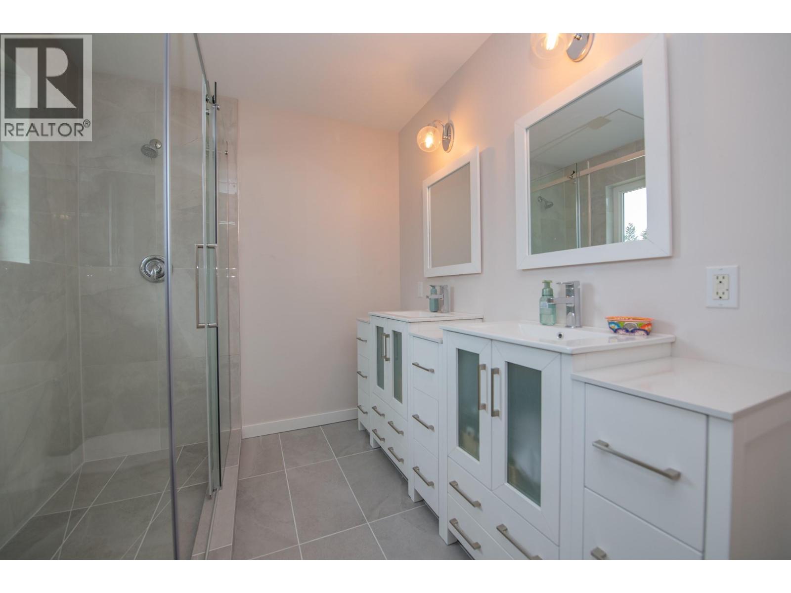 2224 Linea Crescent, Lumby, British Columbia  V0E 2G0 - Photo 32 - 10377714