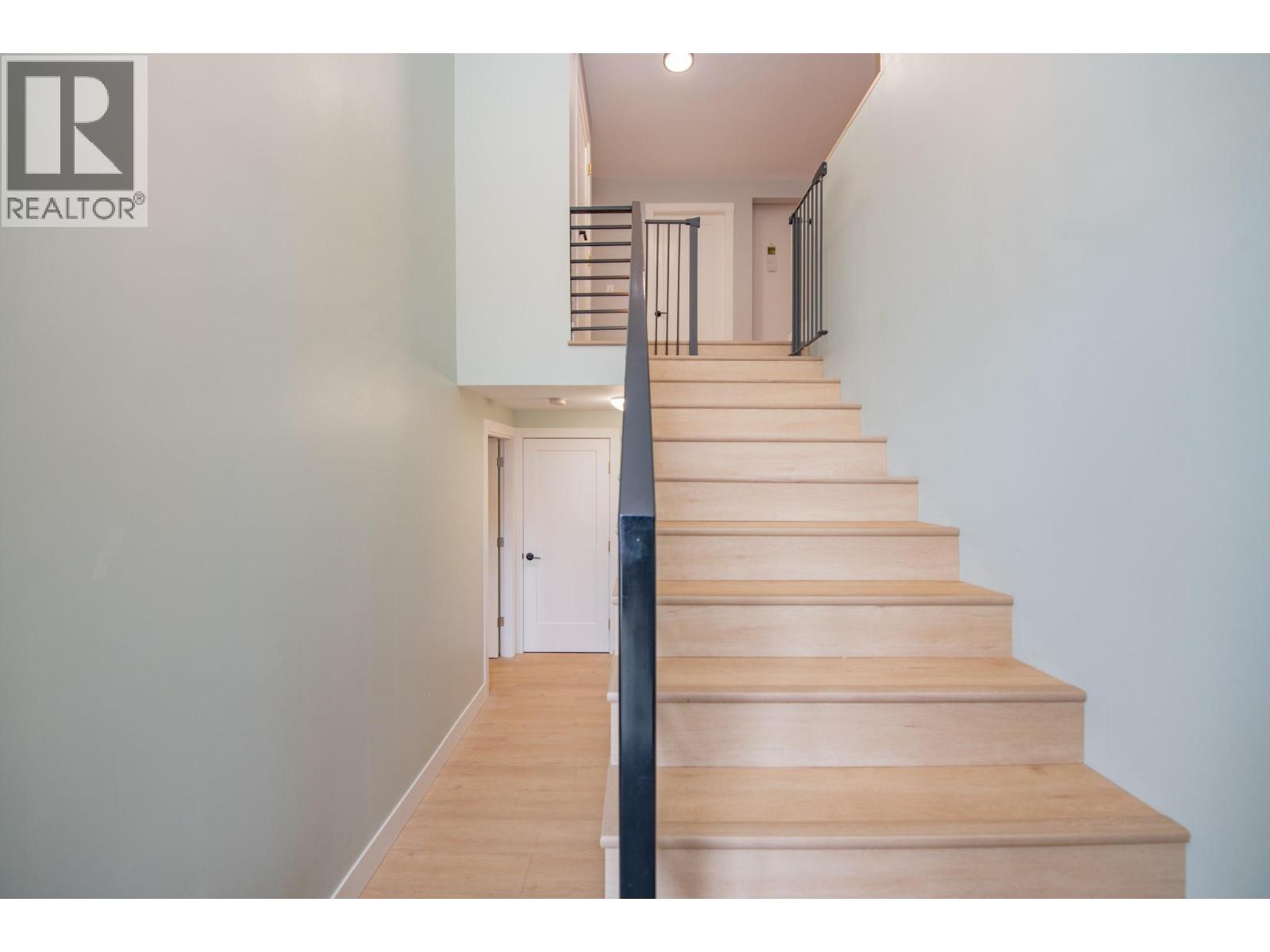 2224 Linea Crescent, Lumby, British Columbia  V0E 2G0 - Photo 4 - 10377714