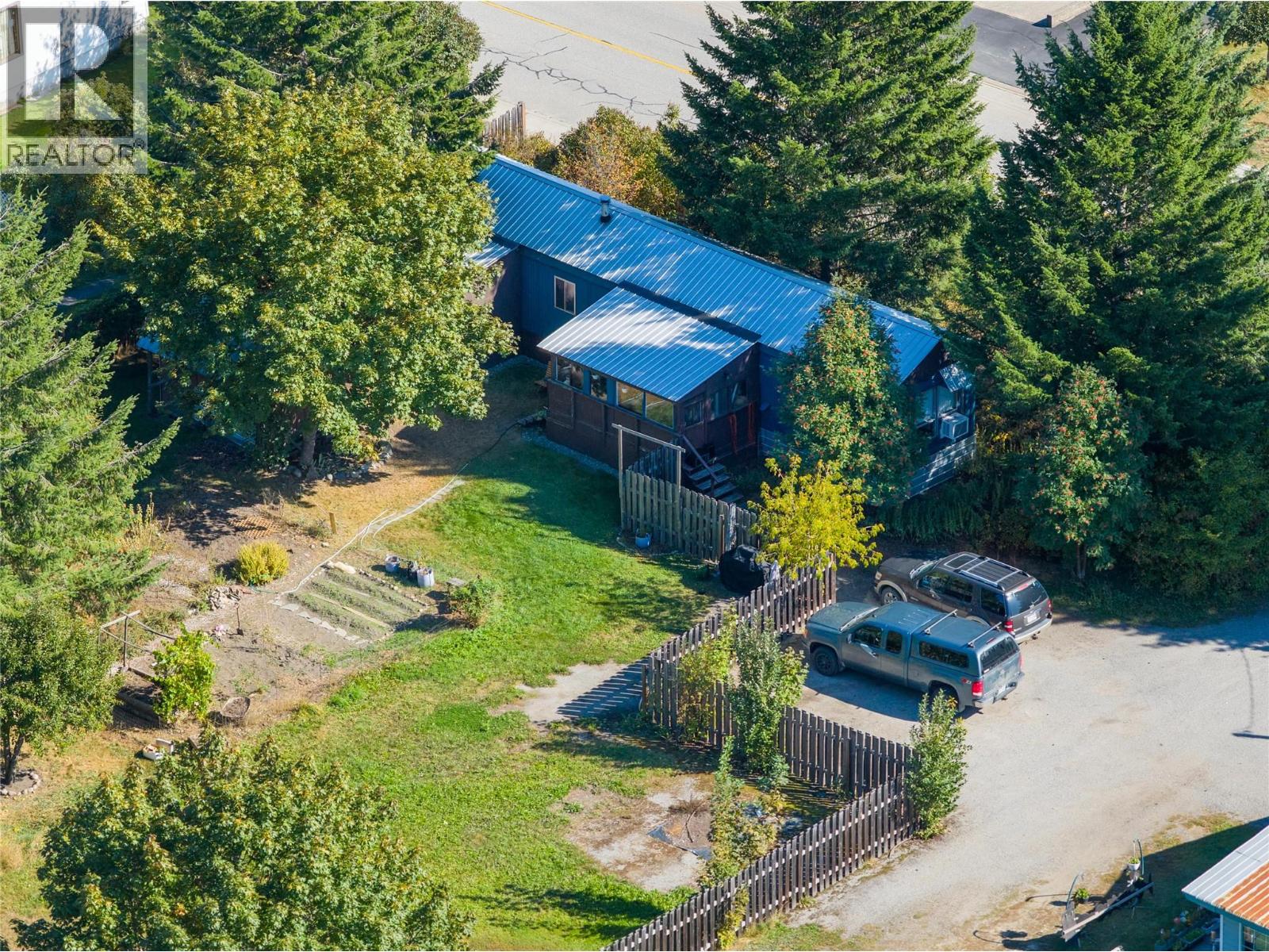 413 Edward Street, Revelstoke, British Columbia  V0E 2S0 - Photo 2 - 10378477