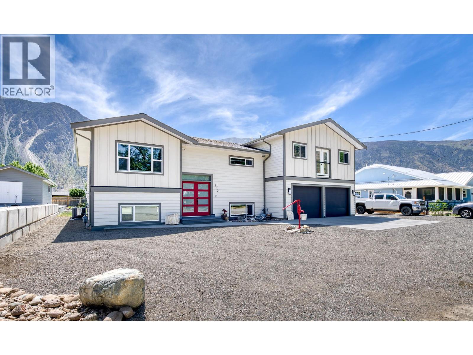 617 2nd Avenue, Keremeos, British Columbia  V0X 1N2 - Photo 1 - 10377576