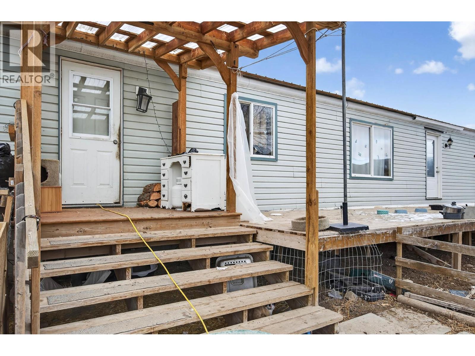 5880 Gardi Road, Kamloops, British Columbia  V1S 2A1 - Photo 2 - 10377181