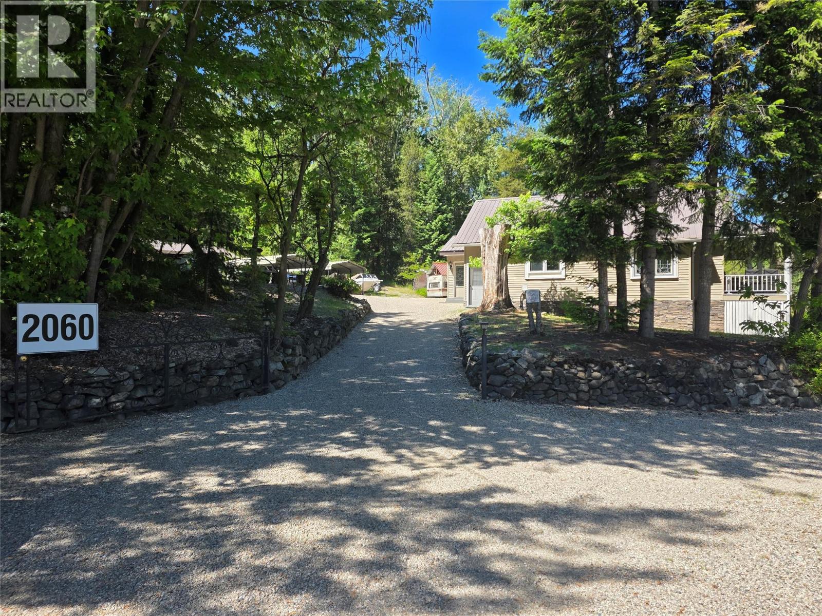 2060 Casino Road, Trail, British Columbia  V1R 4X3 - Photo 3 - 10378455